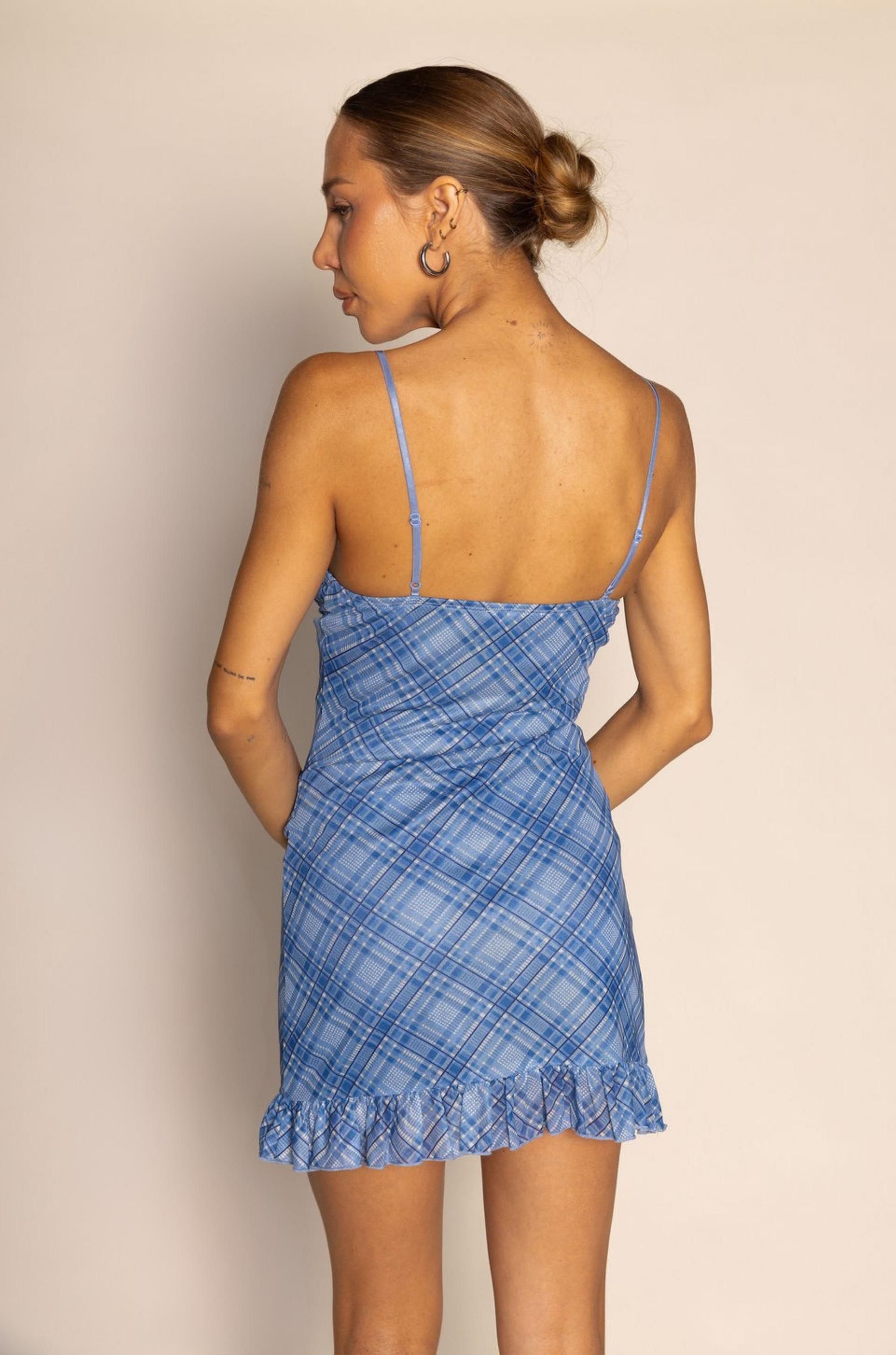 blue Checkered print mesh mini dress
Adjustable straps
Ruffle hem line
Lined
blue fourth of july mini dress
summer dress