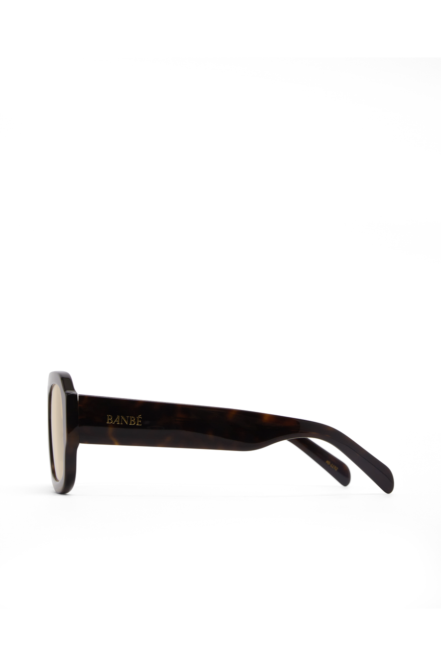 The Suki by Banbé are modern aviator sunglasses
Gold embossed Banbé logo on outer left arm
Style details printed in gold foil on inner right arm
Scratch resistant/category 3/polarized lens
100% UV protection
Acetate frame
Includes branded vegan case &amp; cleaning cloth
Designed in Australia
Width: 10.5cm / Lens Height: 5.1cm / Arm Length: 14cm / Nose Bridge: 3.5cm
yellow lens sunglasses
tort and yellow sunglasses
