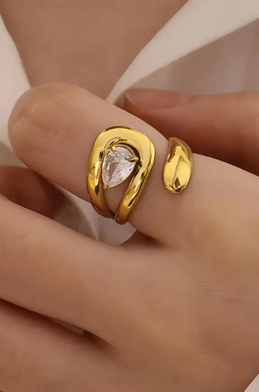 18K Gold Non-Tarnish Wrap CZ Ring
18K Gold Plating
Stainless Steel
Size 7 Measurement: 0.682 Diameter/2.14 Circumference
Lead-free
Nickel-safe
Hypoallergenic
Water Resistant
