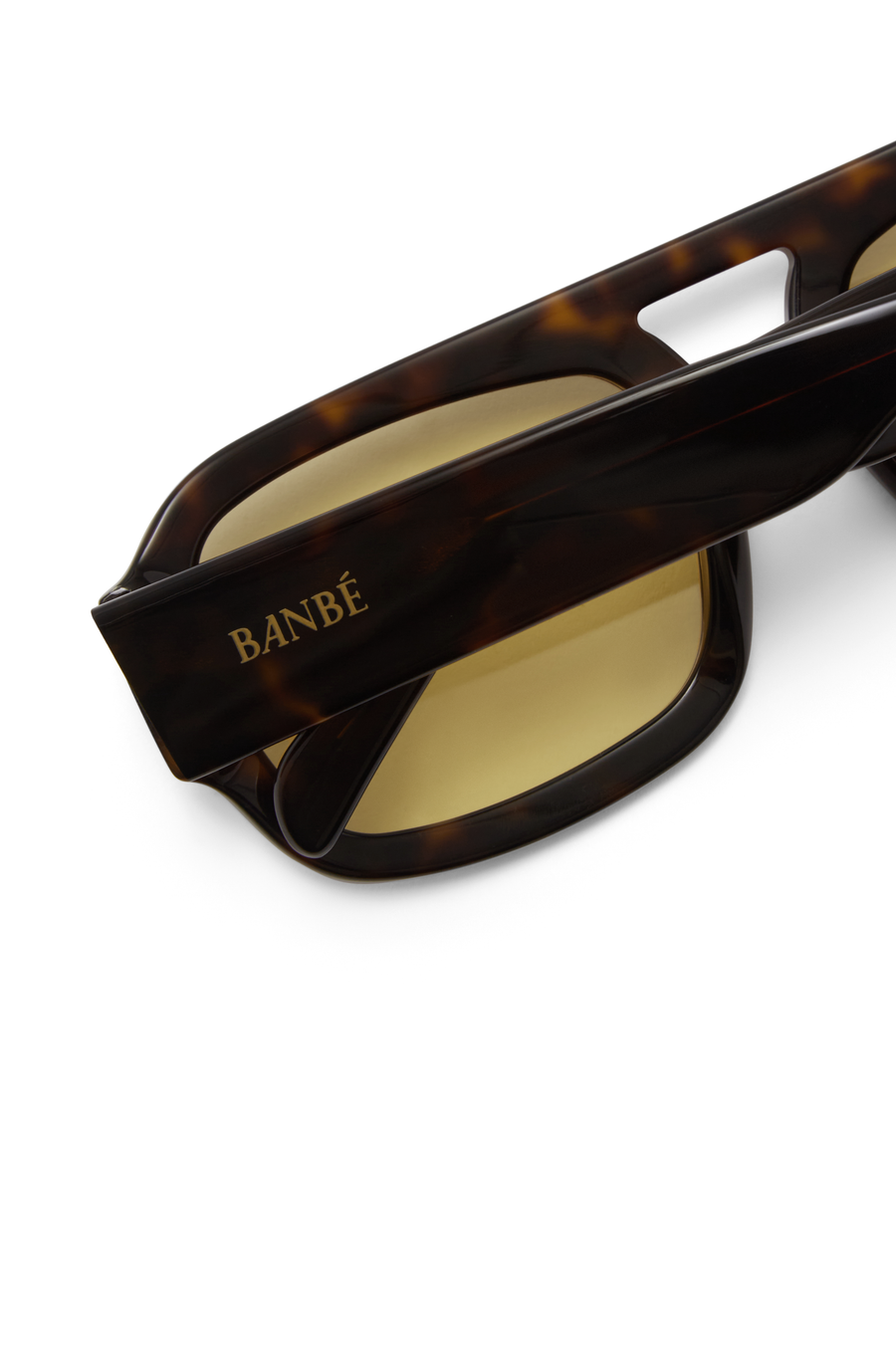 The Suki by Banbé are modern aviator sunglasses
Gold embossed Banbé logo on outer left arm
Style details printed in gold foil on inner right arm
Scratch resistant/category 3/polarized lens
100% UV protection
Acetate frame
Includes branded vegan case &amp; cleaning cloth
Designed in Australia
Width: 10.5cm / Lens Height: 5.1cm / Arm Length: 14cm / Nose Bridge: 3.5cm
yellow lens sunglasses
tort and yellow sunglasses