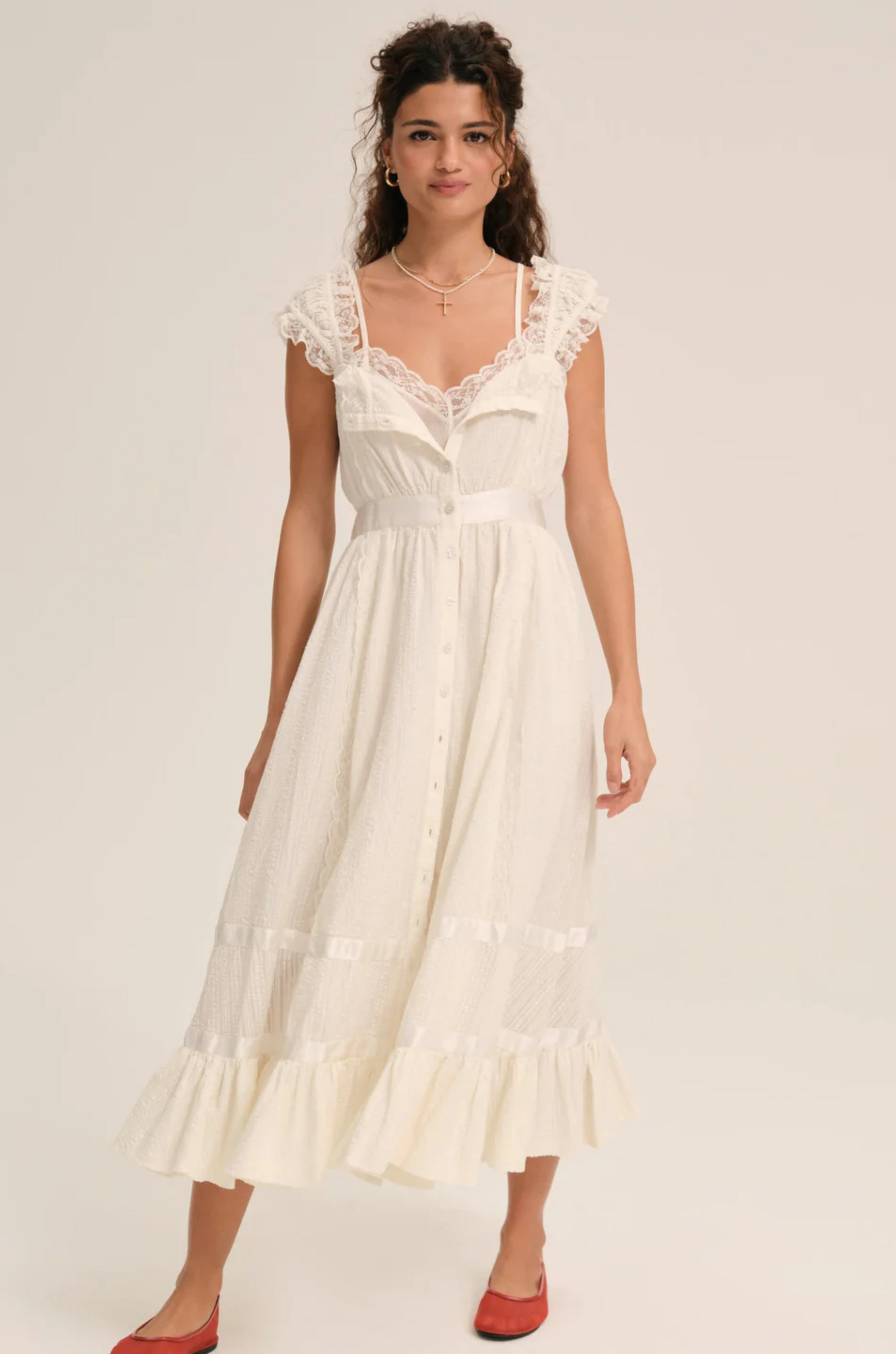 Cotton midi dress
Includes a romper liner
Center-front button closure
Lace trims
Satin ribbon details
white ivory summer mini dress
countryside midi dress
bridal midi dress