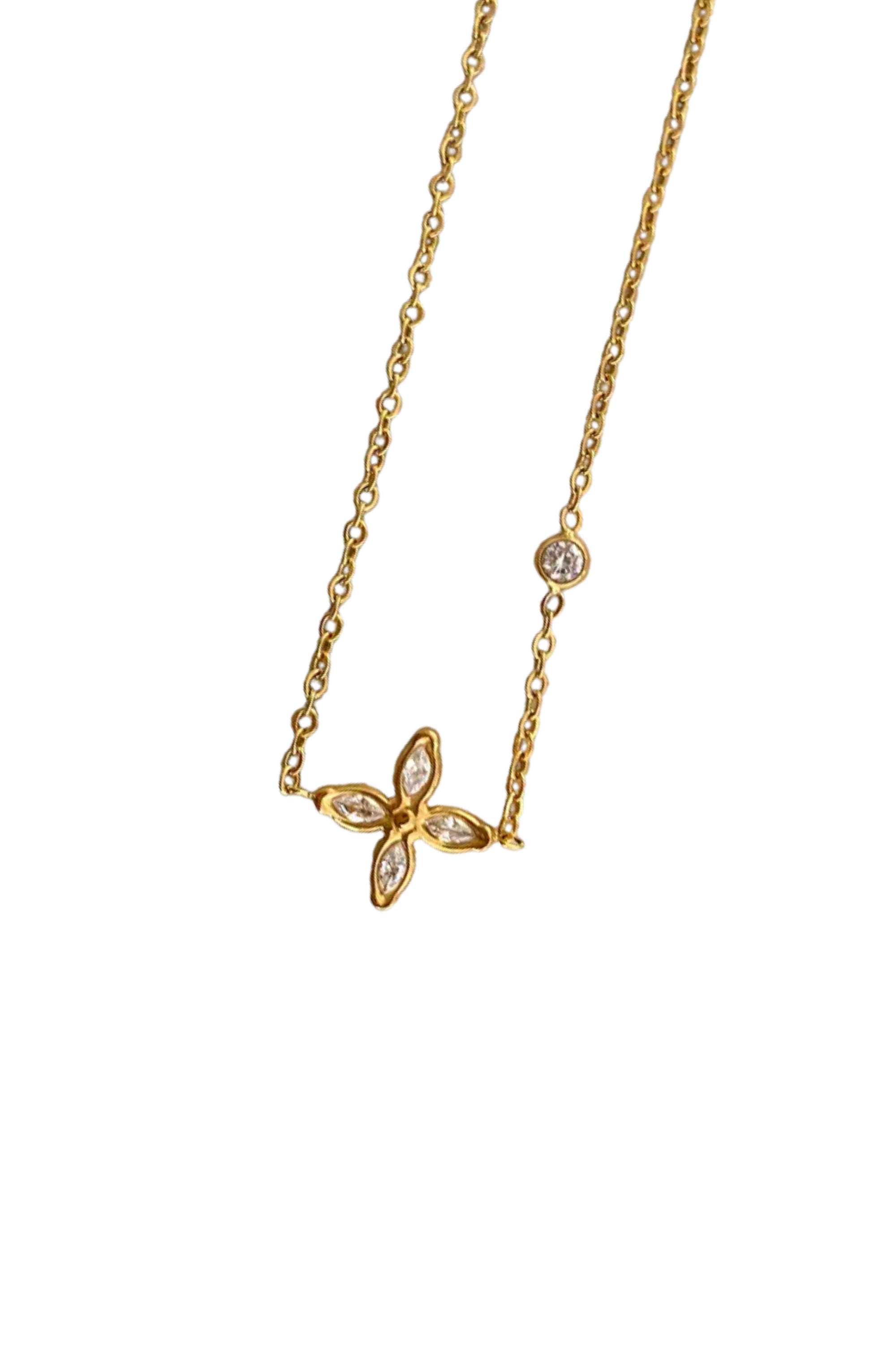 18K Gold Non-Tarnish Dainty Flower Pendant Necklace
18K Gold Plating
Stainless Steel