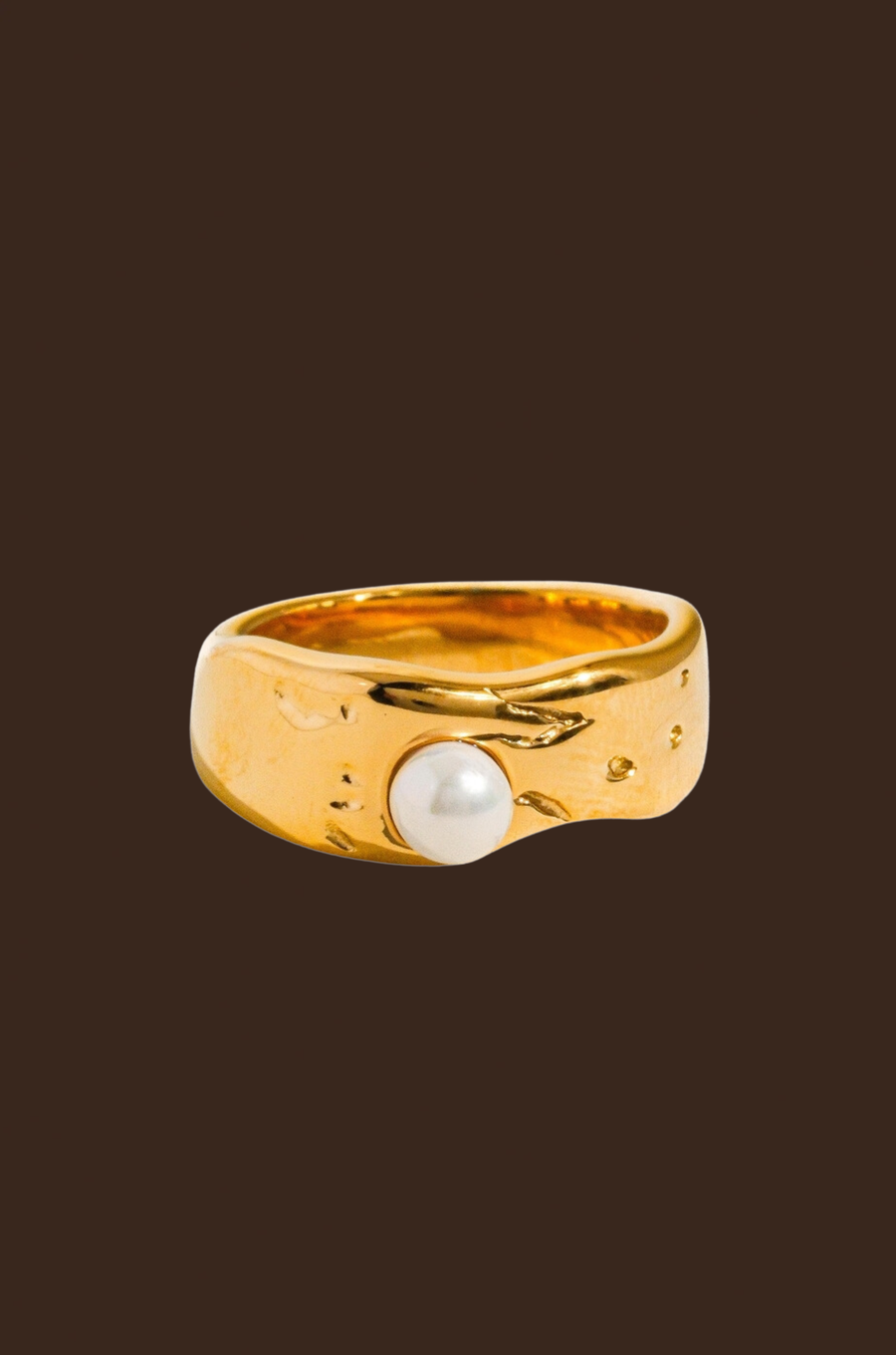 Pave 18k gold plated non-tarnish pearl band ring. Not adjustable.
gold ring with pearl