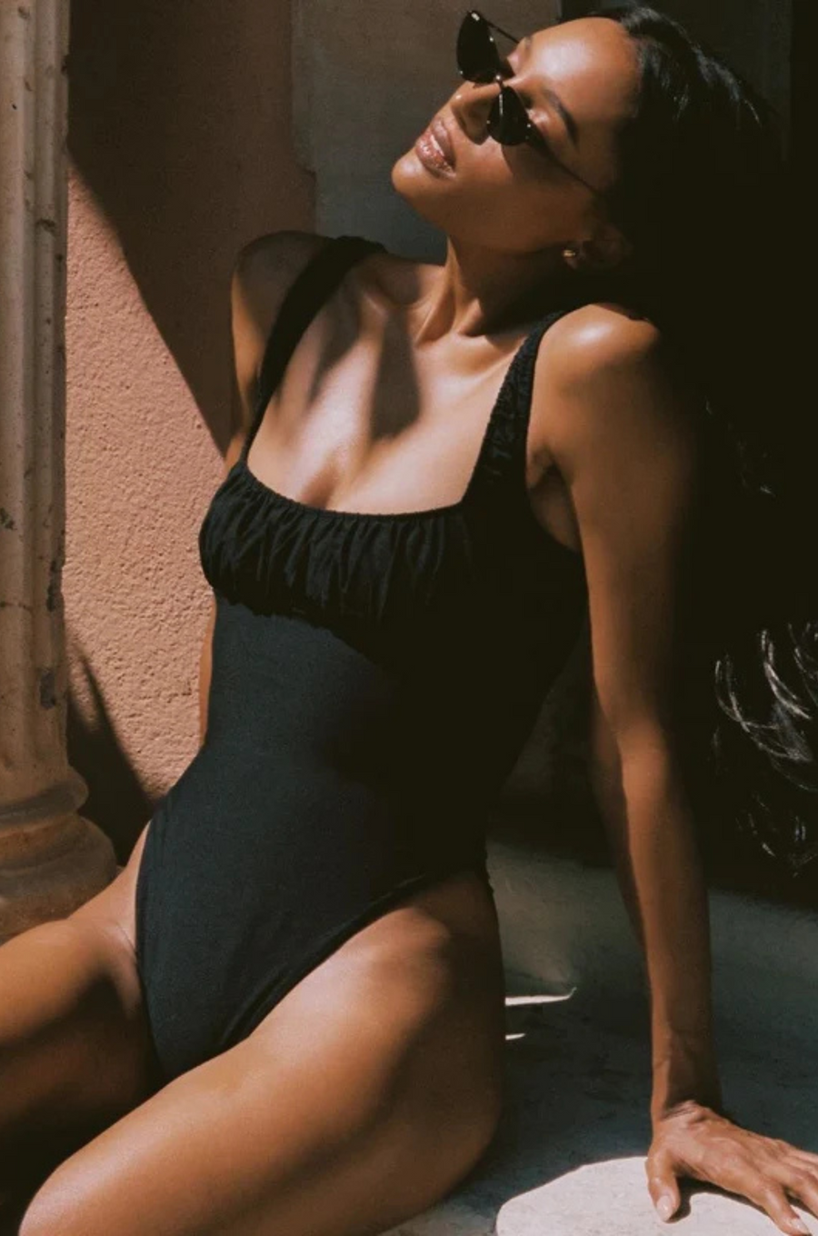One piece bathing suit
Smooth & fitted mid section
High cut
Scoop neckline
Soft ruching along bust and straps
Fixed straps
Supplex Lycra/ Extra Life Nylon
black one piece swim suit bathingsuit