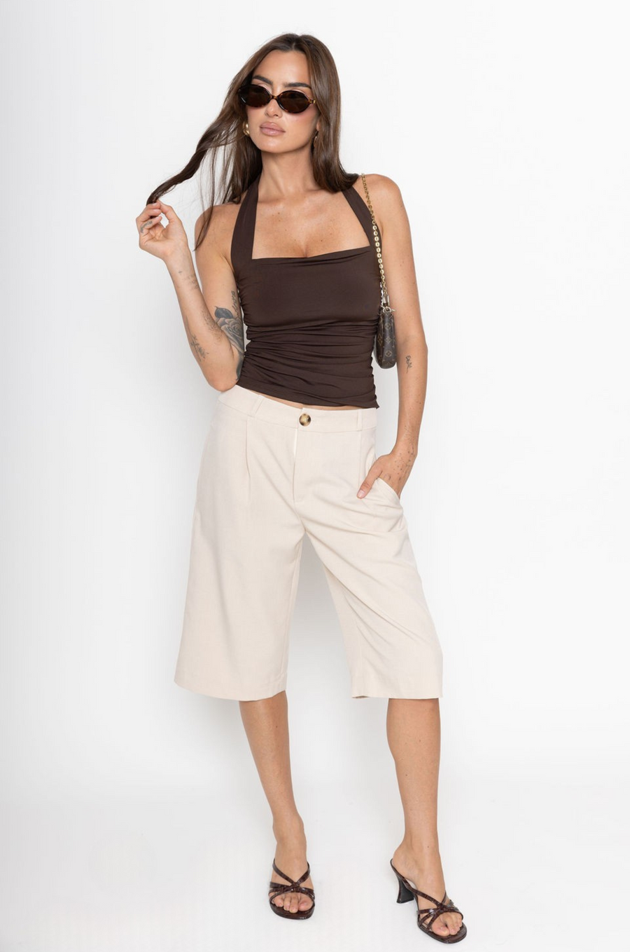 Pleated trouser jorts
Longline shorts
2 side pockets
2 faux back pockets
Button and fly closure
tan jorts
tan trouser jorts
trendy jorts
fall transition outfit