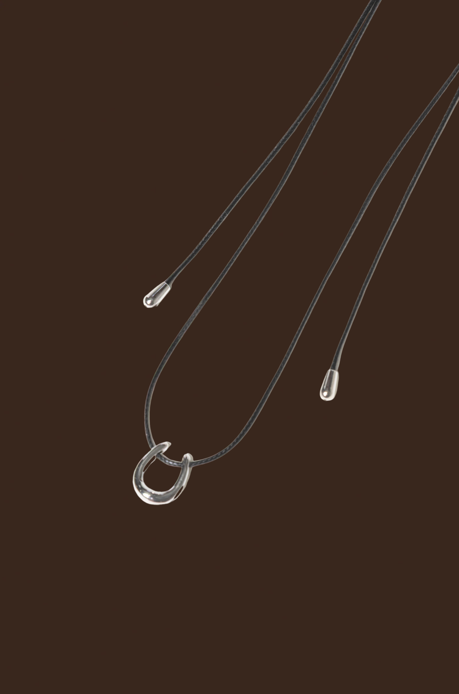 Rope necklace with horseshoe pendent
Adjustable