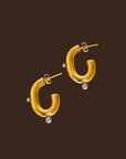 18K Gold Non-Tarnish Two Toned C Hoop Earring
18K Gold Plating
Stainless Steel