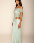 sage green Off the shoulder maxi dress
Fold over
Side cut out
Partially lined
partial mesh bodice
green wedding guest dress