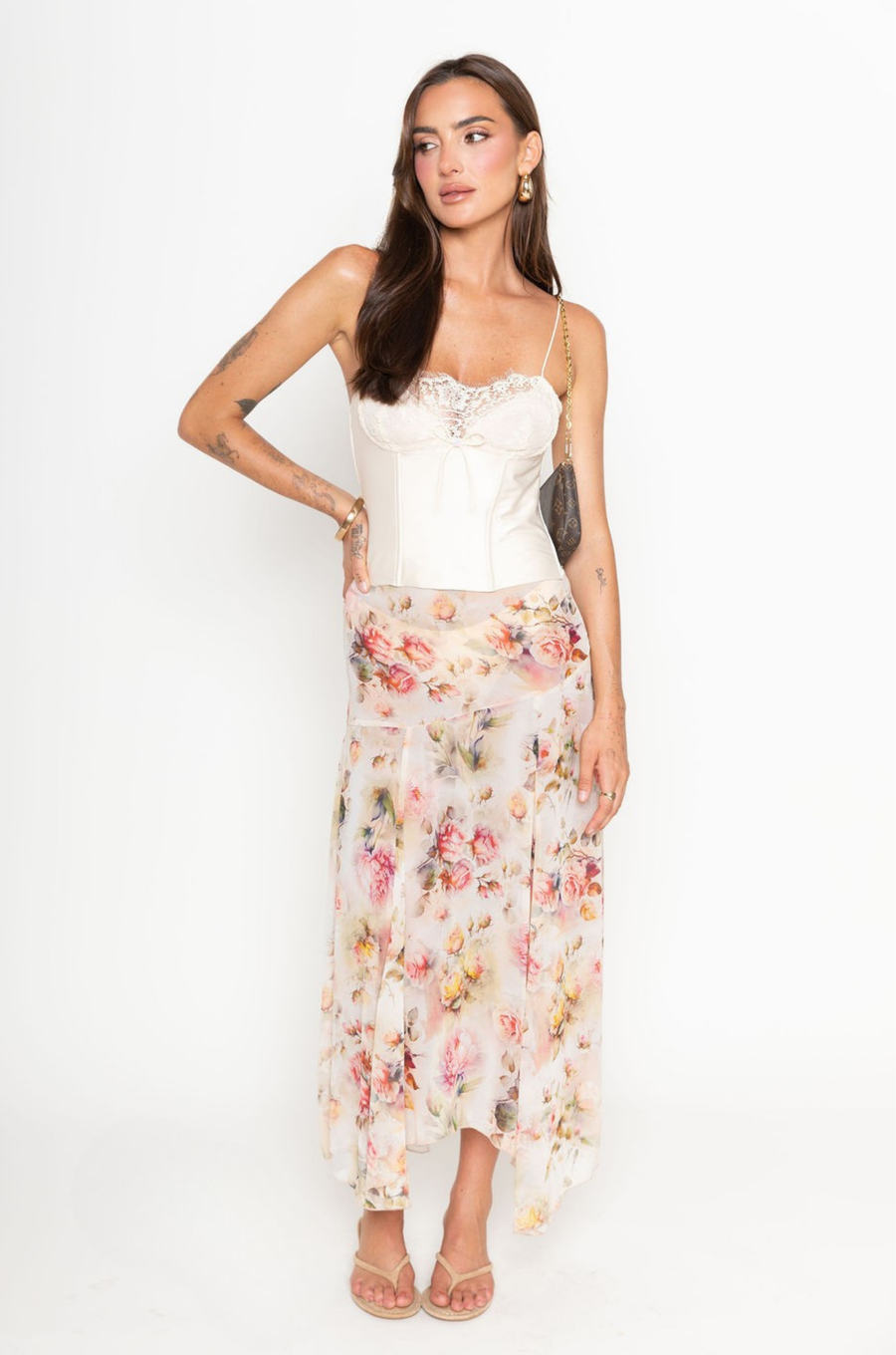 Floral printed asymmetircal midi skirt
Lace picot trim
Side zipper closure
Unlined/sheer
Vintage floral asymmetrical skirt
Summer skirt