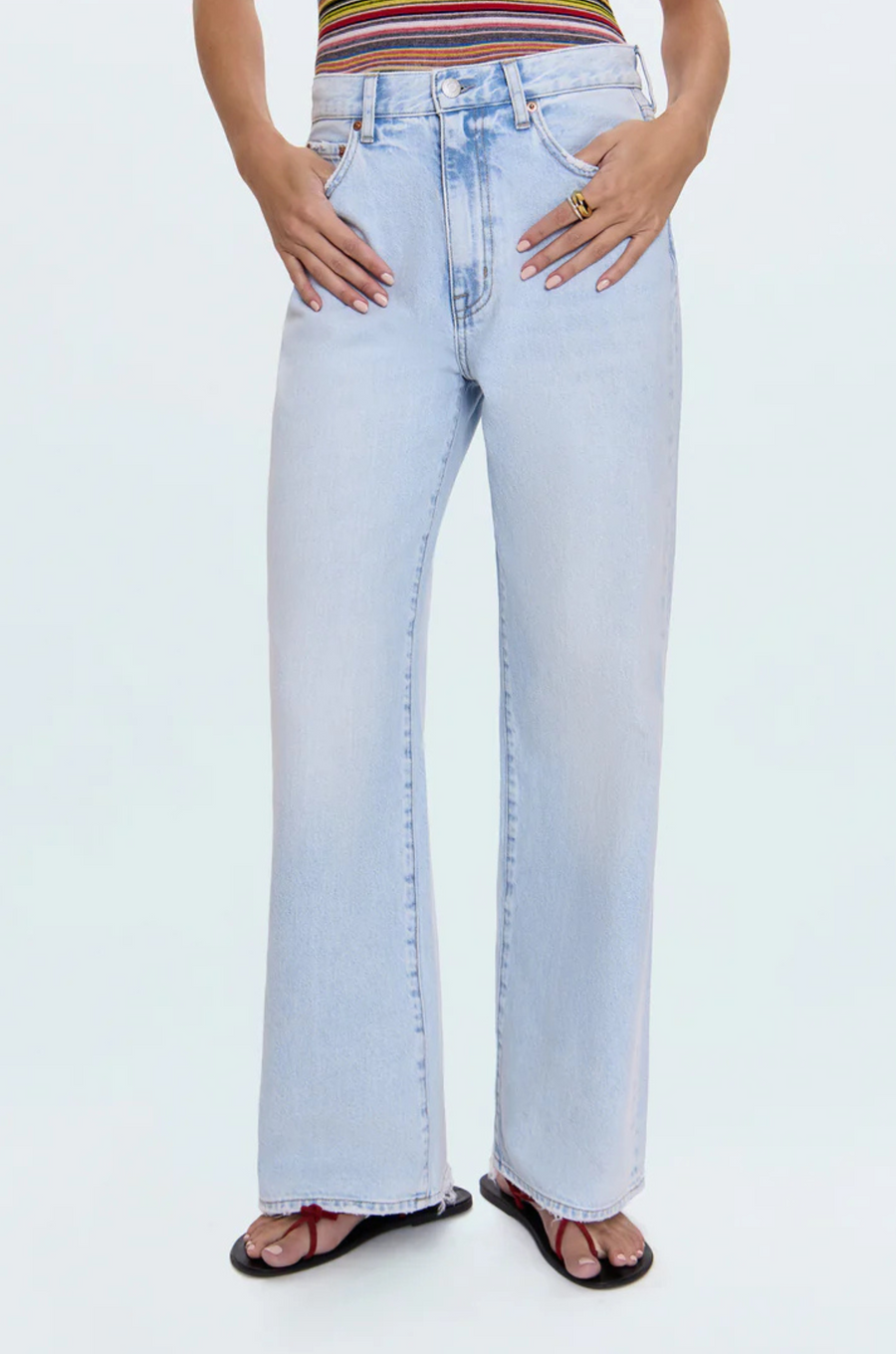 Slouchy relaxed denim jeans
Designed to sit comfortably low on the hips
Rigid, non-stretch denim
These jeans are designed to be baggy and sit low on your hips - if you want them to fit like a regular pair of jeans, we recommend sizing down