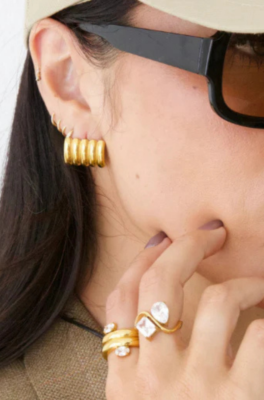 Ribbed rectangular earrings
Waterproof, Tarnish Free &amp; Hypoallergenic
Stainless Steel
Size: 1 inch x .5 inch
gold ribbed earrings