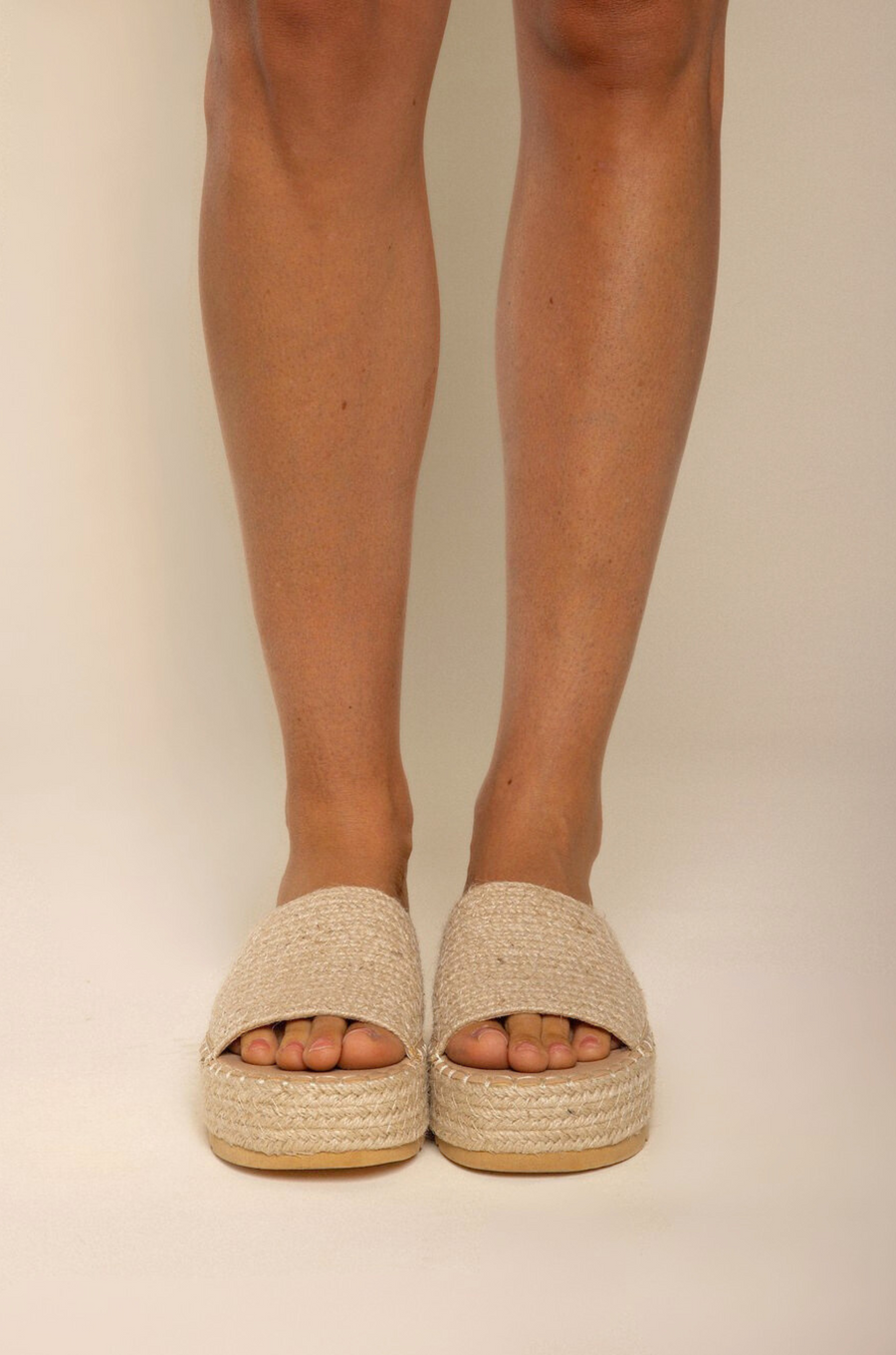 Platform braided raffia sandal
Padded insole
Slip on style
Jute/Synthetic
