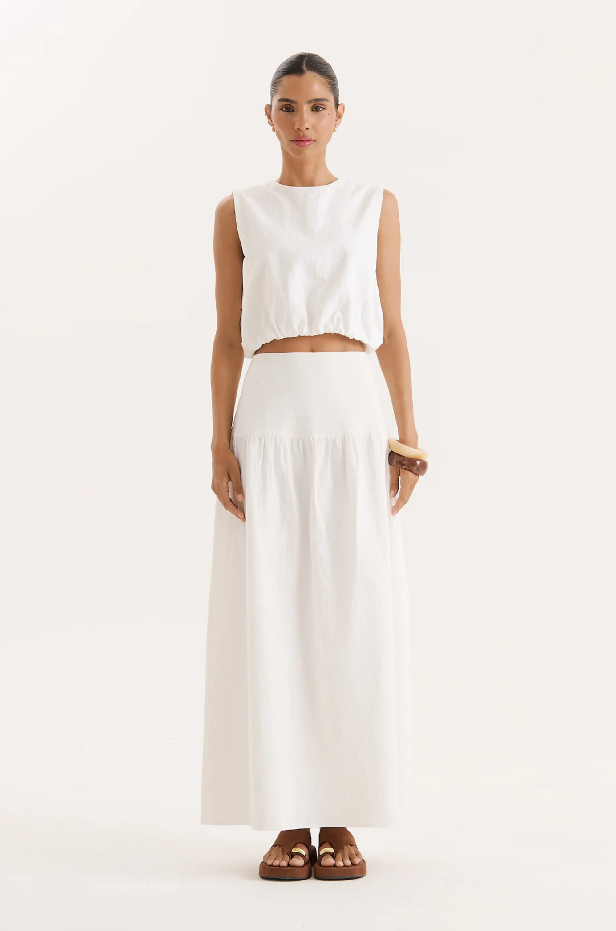 white Linen maxi skirt
Drop waist
A-line silhouette
bridal skirt set
white maxi skirt