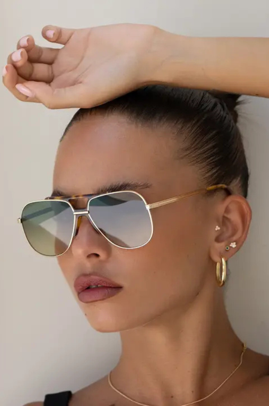 Thin framed aviator sunglasses
Nylon premium lenses with 100% UVA / UVB protection
Handmade acetate frames with durable stainless steel hinges
Complimentary case included
gold and tortoise frame aviator sunglasses