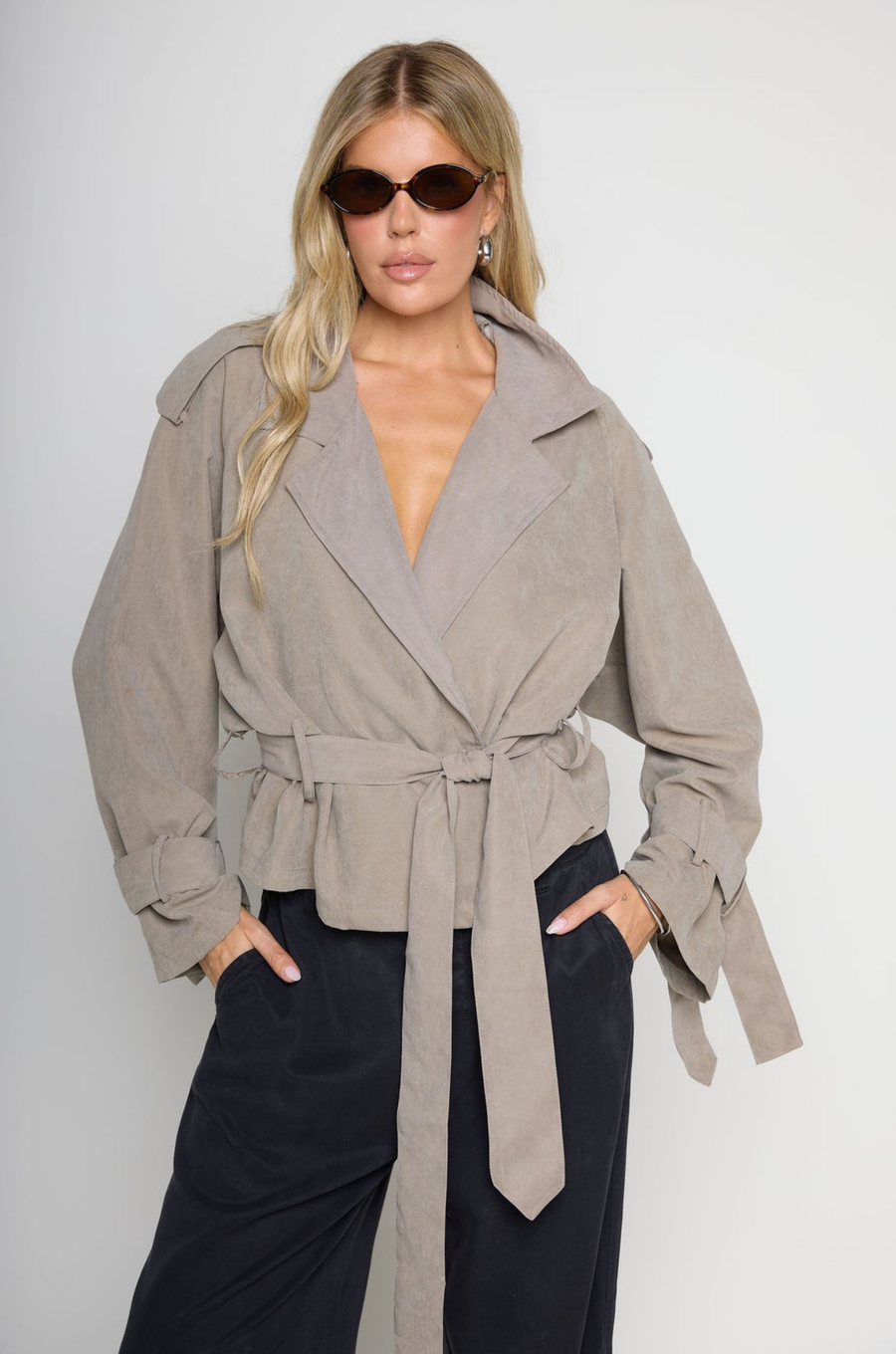 green Cropped trench coat
Collared
Adjustable belt tie
Unlined
fall jacket
fall outfit
fall coat
green trench coat
