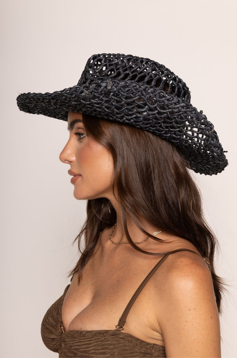 black Raffia cowboy hat
Not bendable