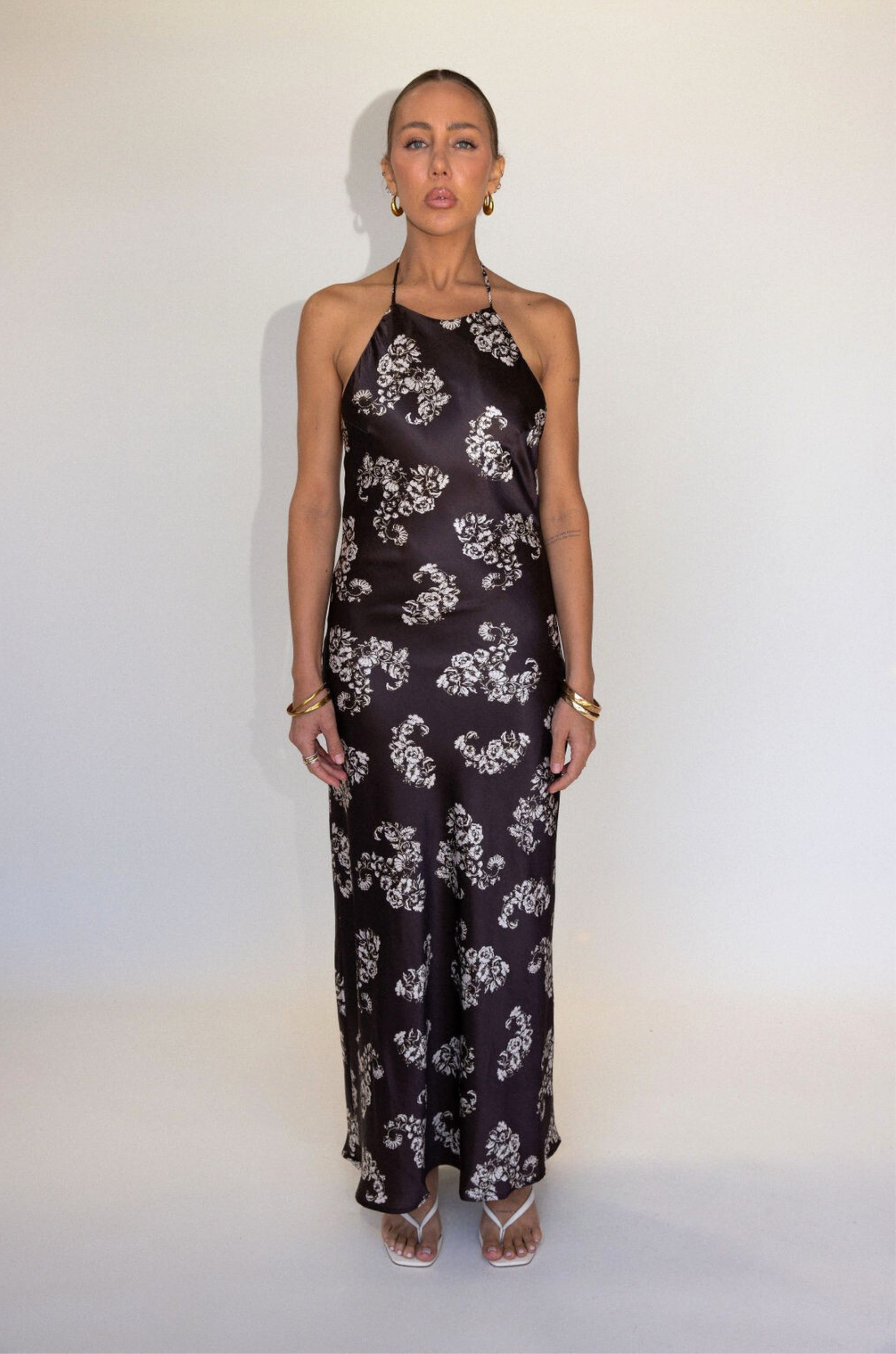 brown Floral printed satin maxi dress
Adjustable halter neckline with tie closure
Adjustable back strap
Side hook and eye and zipper closures
Fully lined
wedding guest dress