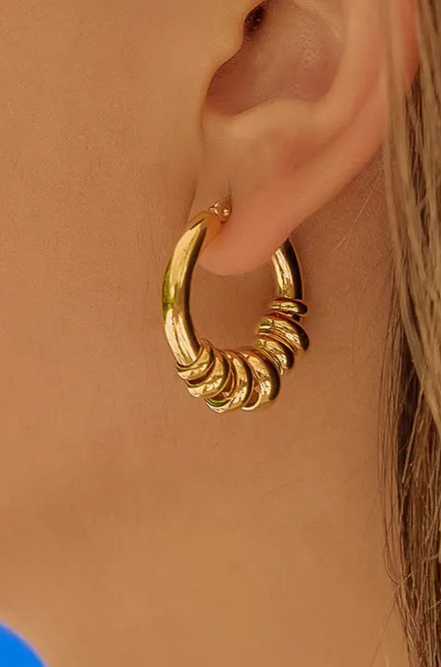 18K Gold Non-Tarnish Hoop Earrings
18K Gold Plating
Stainless Steel
Measurement (L x W inch): 1.12 x 0.97
Lead-free
Nickel-safe
Hypoallergenic
Water Resistant