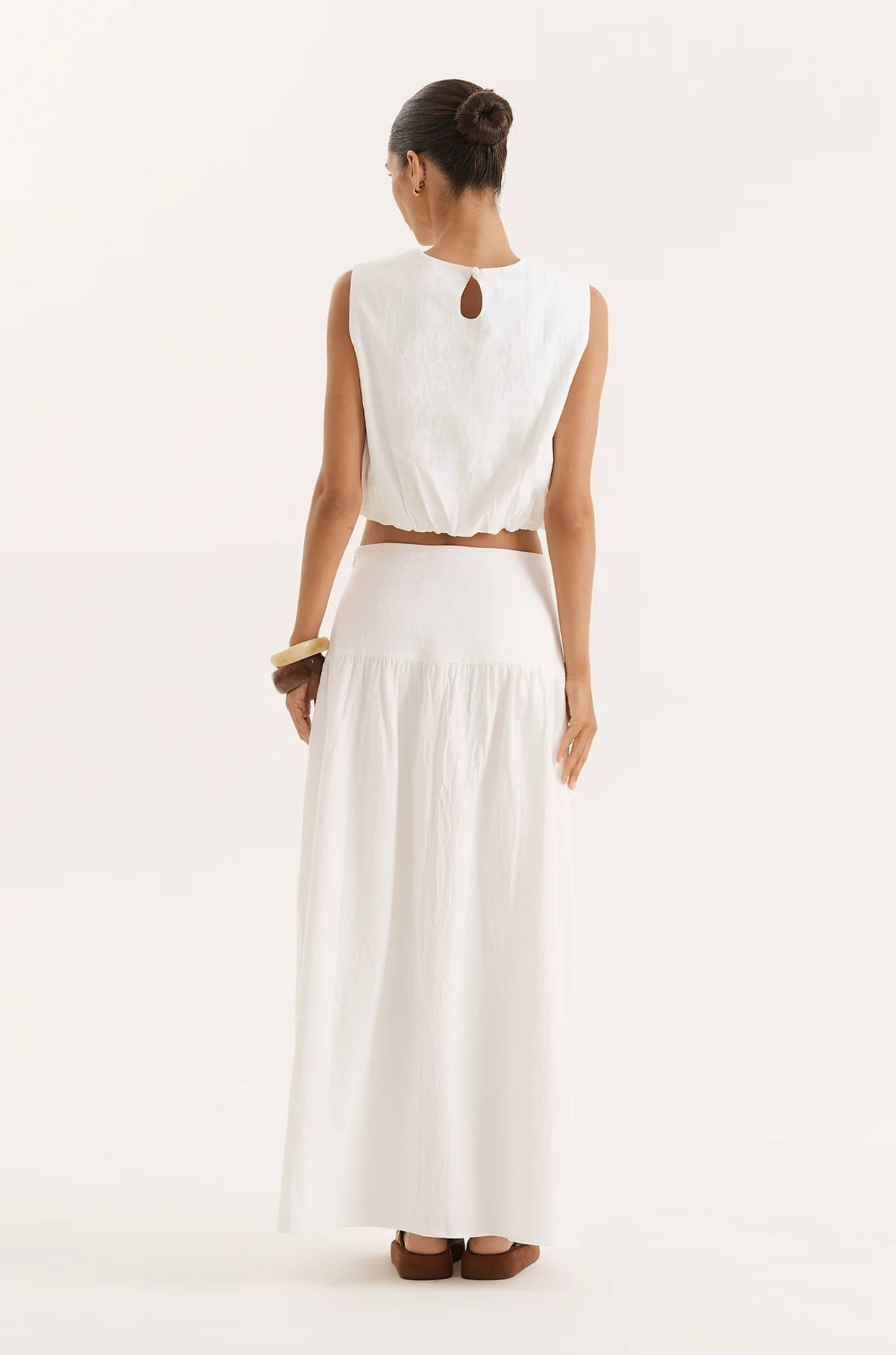 white Linen maxi skirt
Drop waist
A-line silhouette
bridal skirt set
white maxi skirt