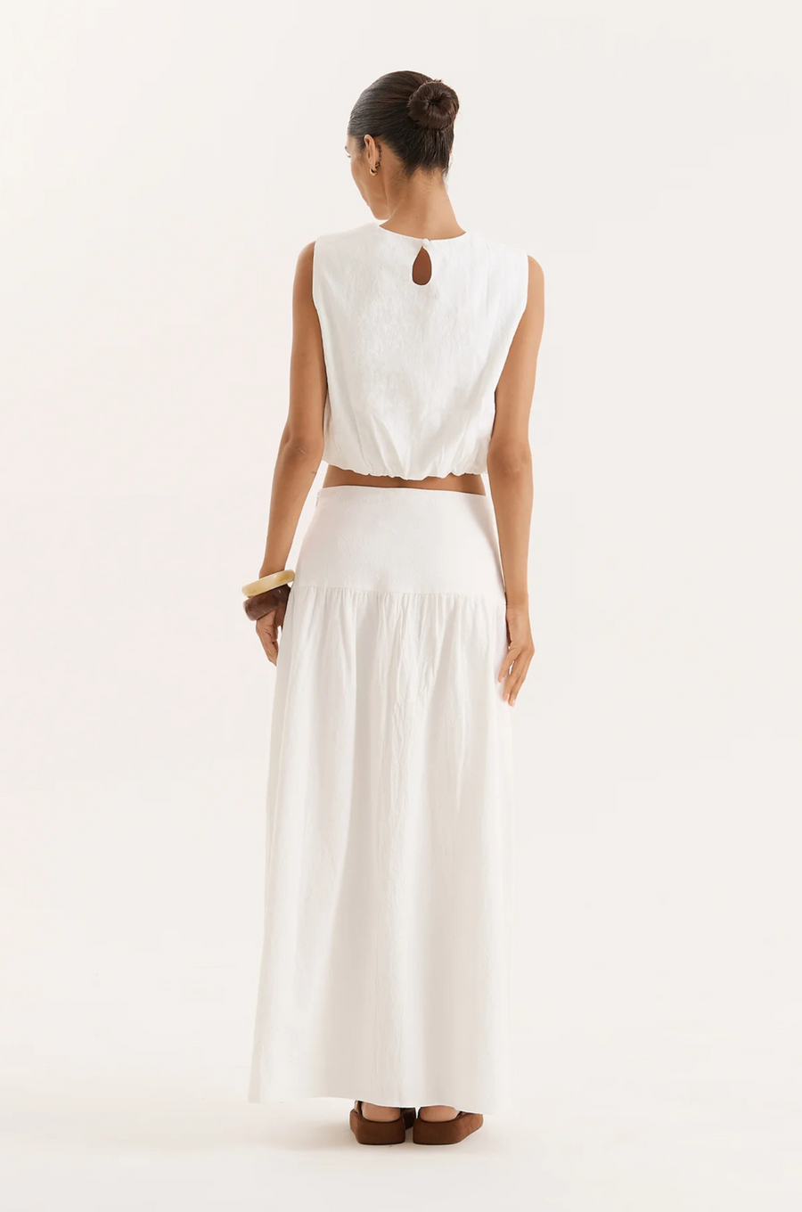white Linen maxi skirt
Drop waist
A-line silhouette
bridal skirt set
white maxi skirt