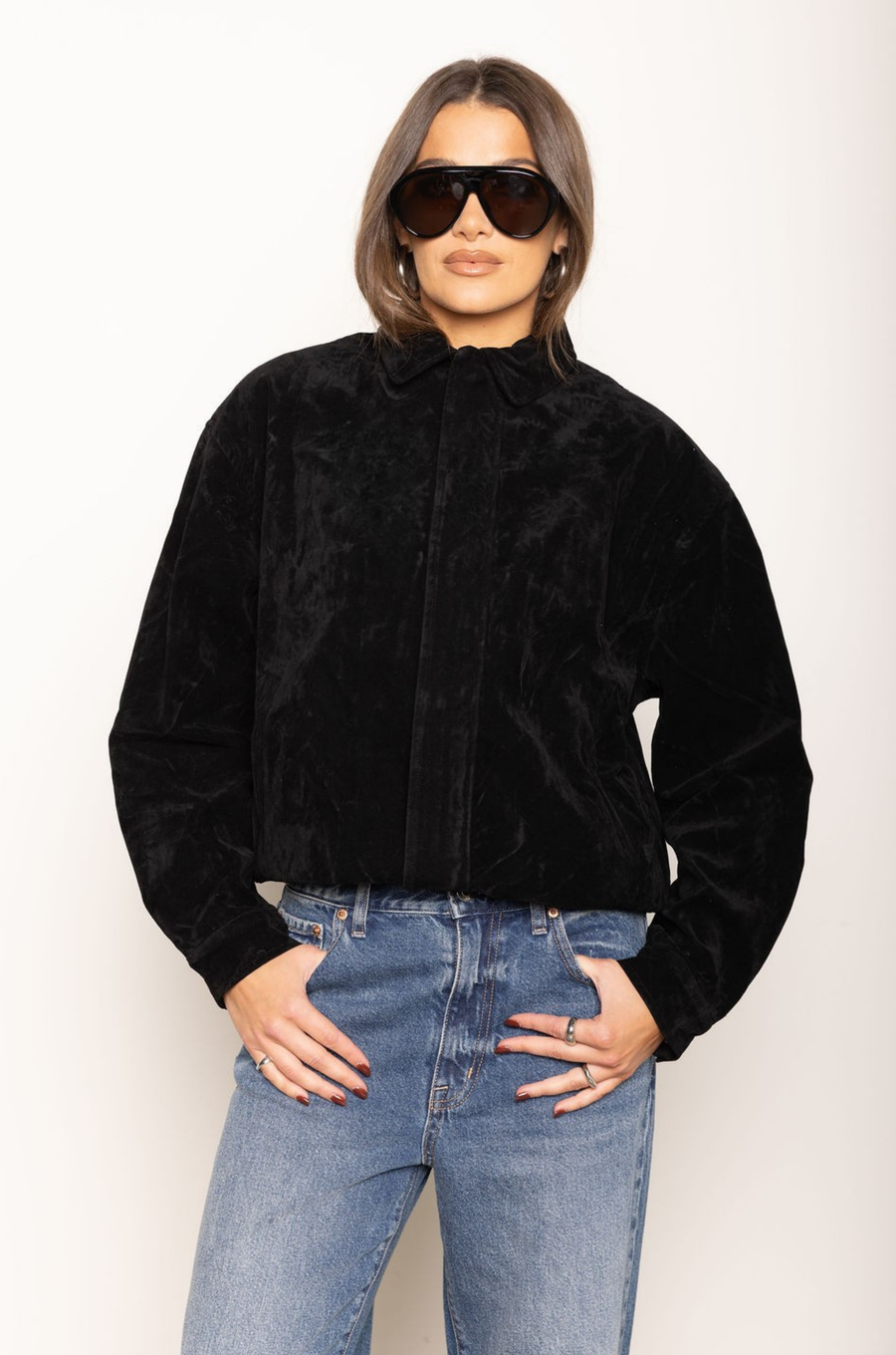 Faux suede jacket
Collared
Elbow patch
Front zipper closure with fold over panel
Front pockets
black faux suede bomber jacket
fall outfit