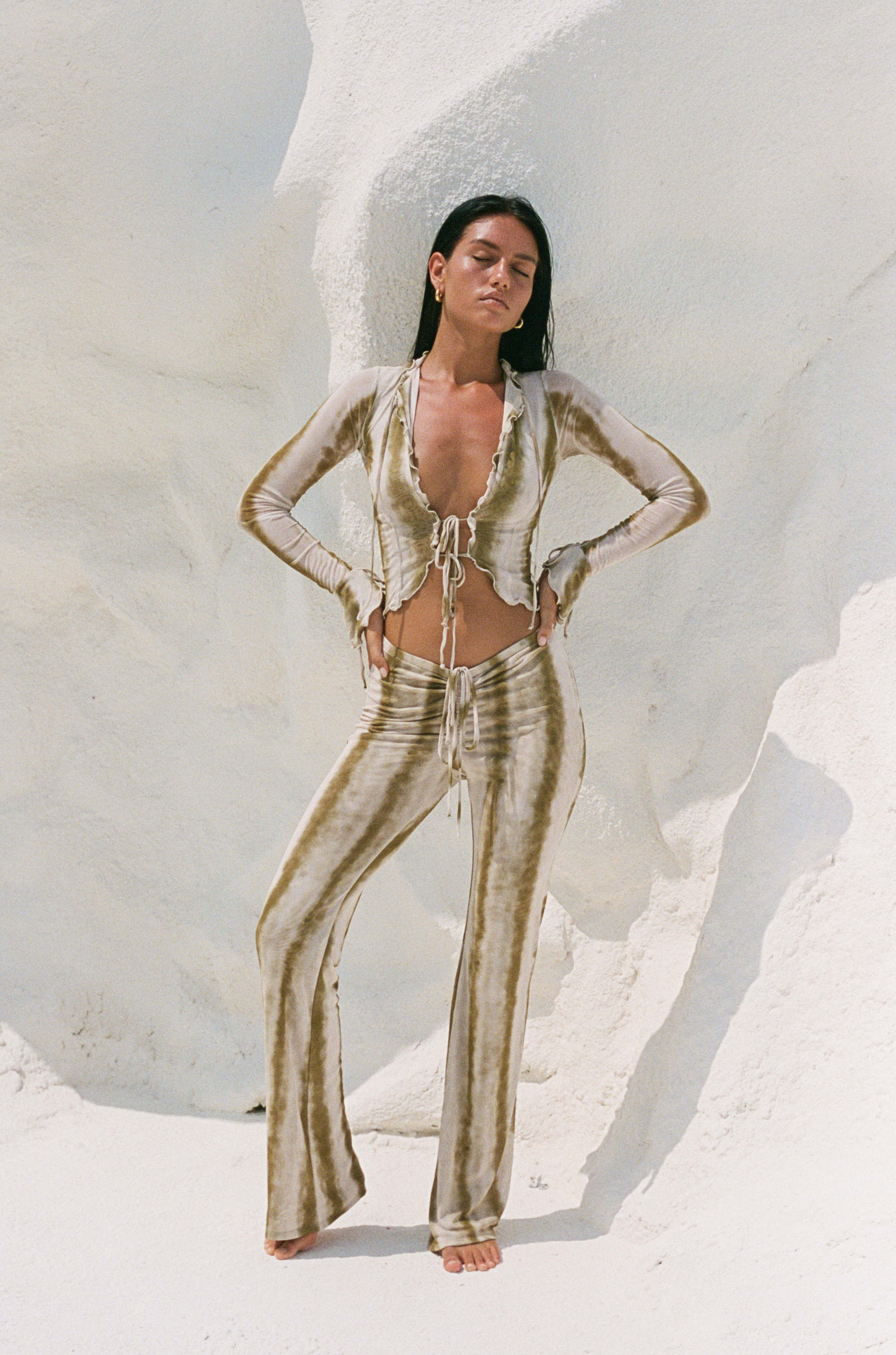 Mesh pant
Adjustable waist tie with front shirring
Mallory is sheer in our super soft mesh fabric
Polyester/Spandex
green tie dye pant
pool cover up
beach cover up
resort outfit inspo