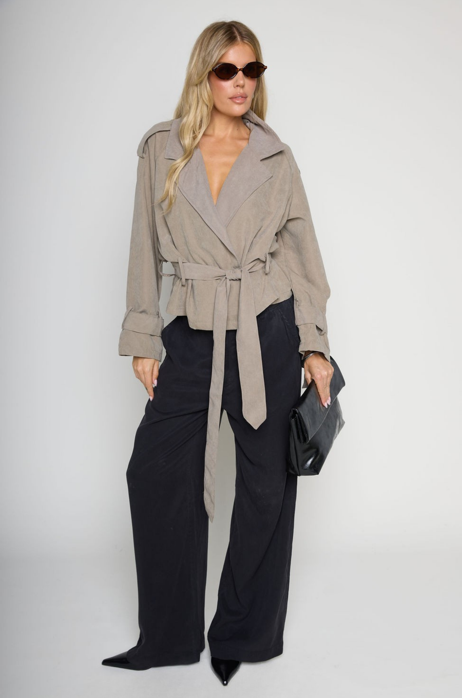 green Cropped trench coat
Collared
Adjustable belt tie
Unlined
fall jacket
fall outfit
fall coat
green trench coat