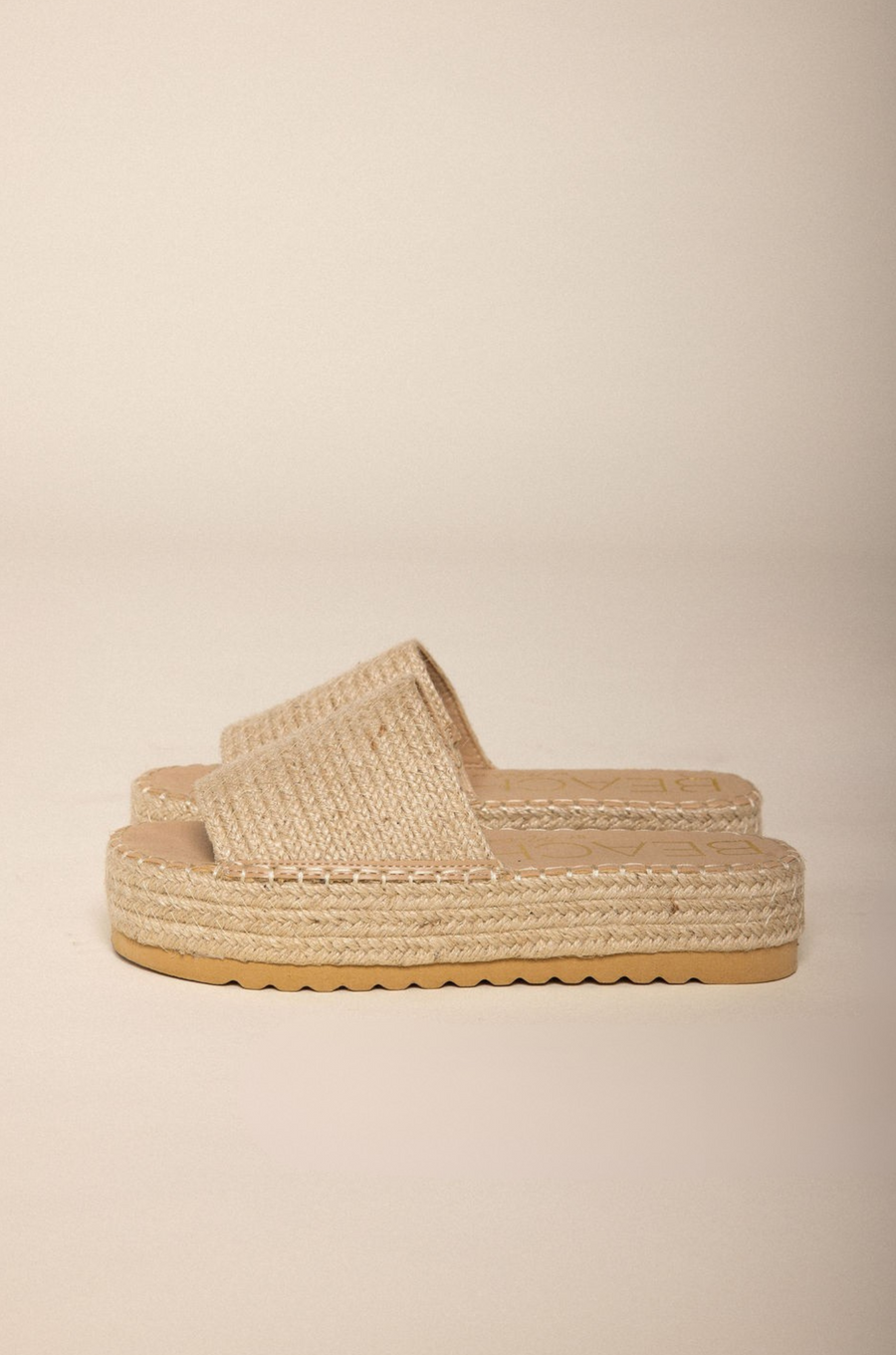 Platform braided raffia sandal
Padded insole
Slip on style
Jute/Synthetic