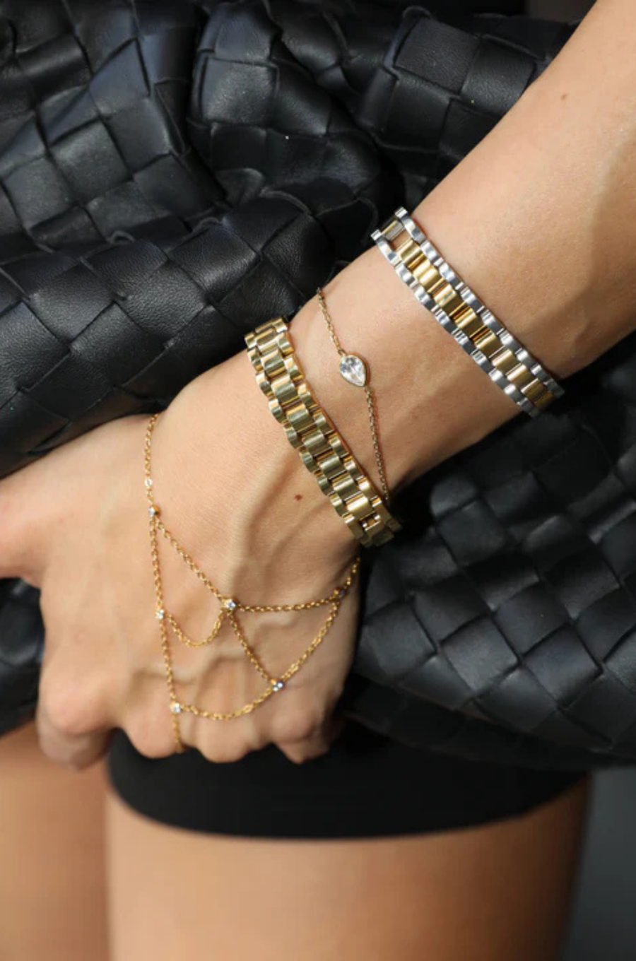 CZ stone bracelet
Waterproof, Tarnish Free &amp; Hypoallergenic
All Wrist Sizes Up To 18cm
gold teardrop cz stone bracelet