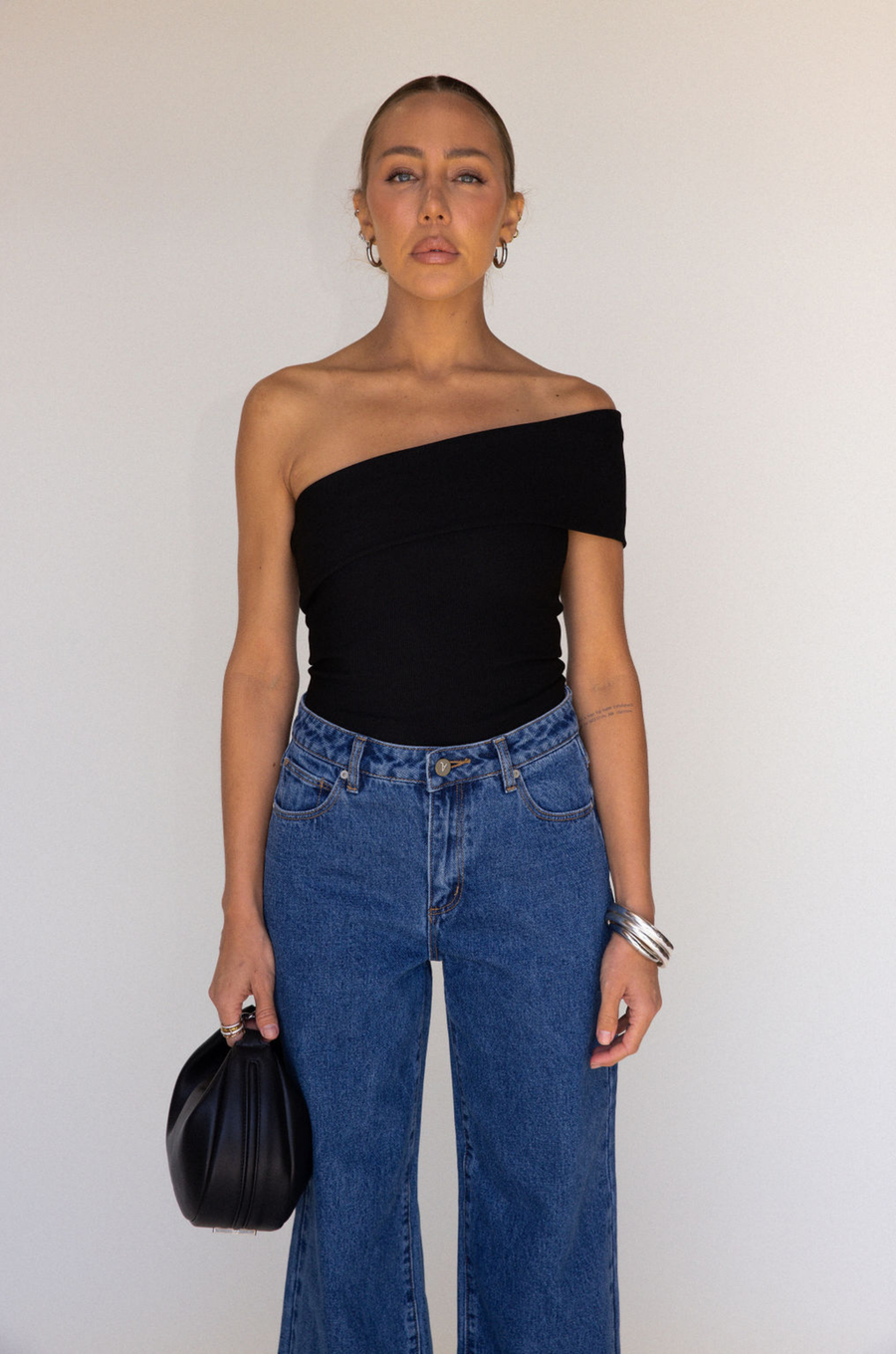 black Ribbed bodysuit
One shoulder neckline
Snap bottom closures
Thong back
Unlined
going out top