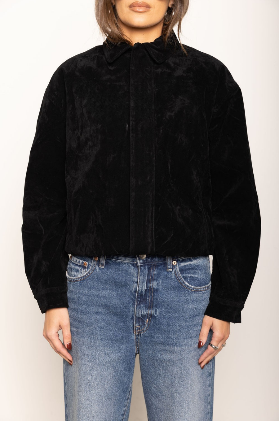 Faux suede jacket
Collared
Elbow patch
Front zipper closure with fold over panel
Front pockets
black faux suede bomber jacket
fall outfit