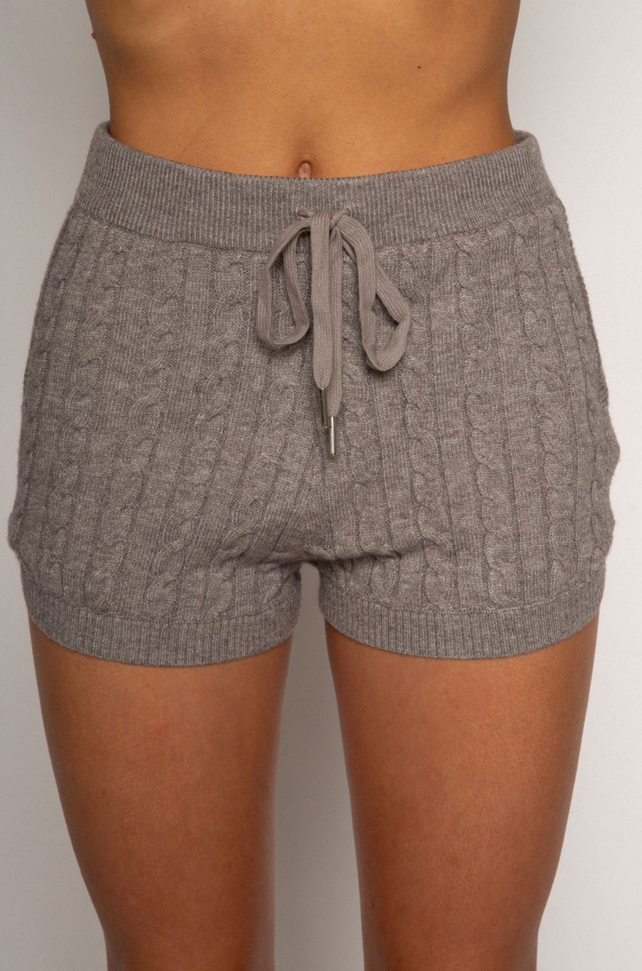 Grey Cable knit shorts
Mini length
Side pockets
Adjustable drawstring closure
Stretch waistband
Has stretch
Ribbed detailing
Unlined
Frankies knit dupe