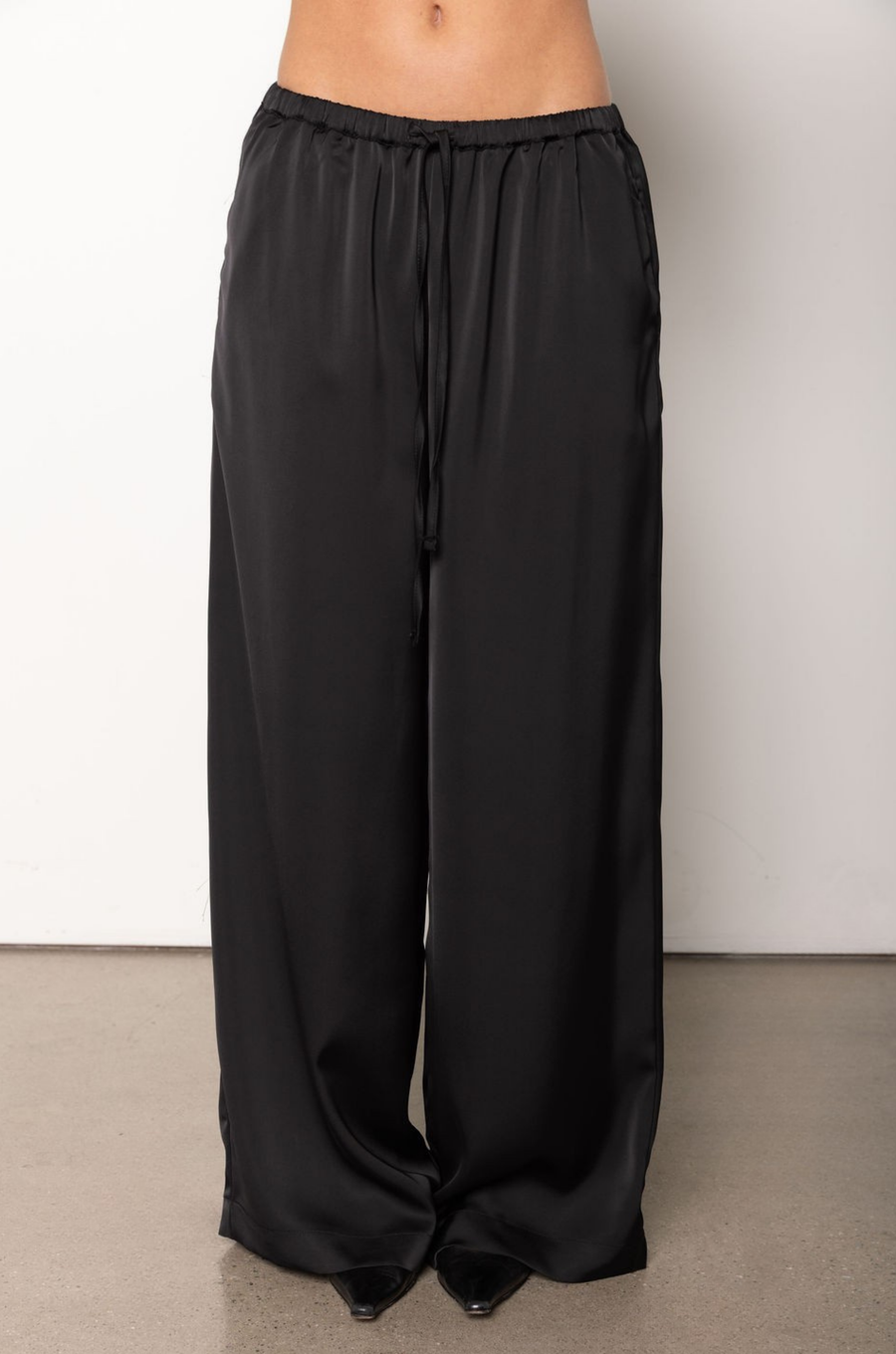 black Satin pull on pants
Adjustable drawstring waistband
Elastic waistband
Side pockets
Unlined
Length: 40"
Polyester
fall pants
fall bottoms
fall outfit