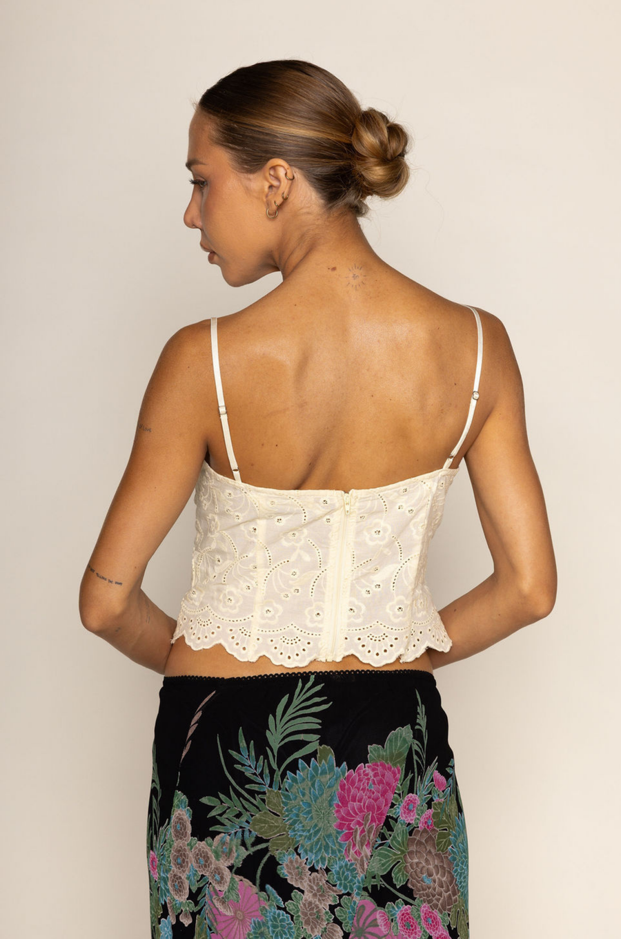 Woven floral eyelet cami tank top
Ruffle bust hem
Elastic bust hem
Adjustable straps
Back zipper closure
Unlined
yellow floral eyelet tank top 
summer tank top
spring tank top
