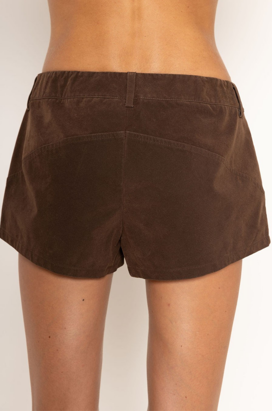 Faux suede micro shorts
Lace up front
Belt loop
Mini elastic waistband
brown faux suede micro shorts
fall outfit