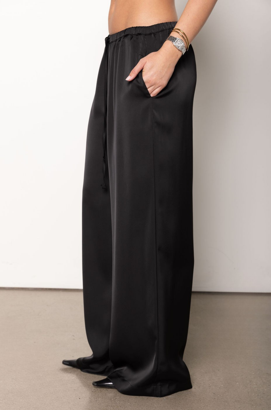 black Satin pull on pants
Adjustable drawstring waistband
Elastic waistband
Side pockets
Unlined
Length: 40"
Polyester
fall pants
fall bottoms
fall outfit