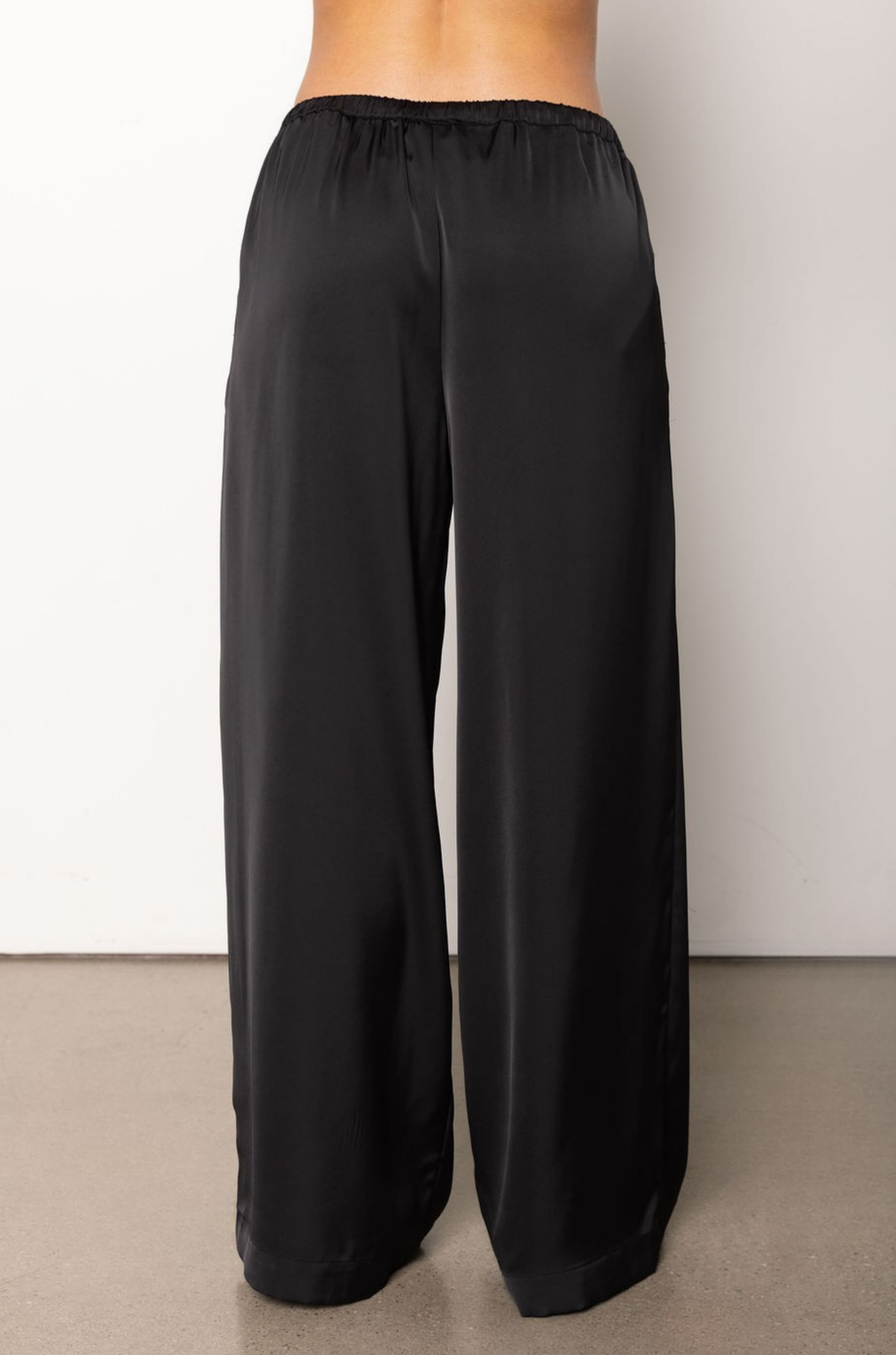 black Satin pull on pants
Adjustable drawstring waistband
Elastic waistband
Side pockets
Unlined
Length: 40"
Polyester
fall pants
fall bottoms
fall outfit