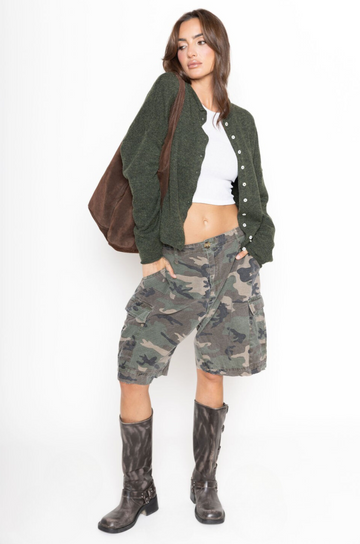 Fuzzy knit cardigan
Crewneck
Front button down closures
Long sleeves
Unlined
green cardigan
fall cardigan
fall outfit
fall transition outfit