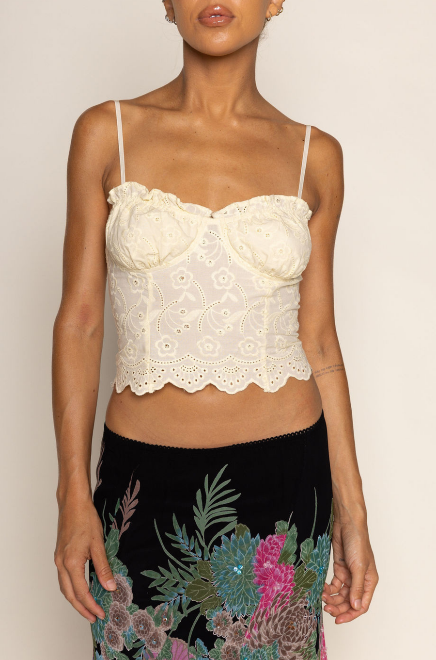 Woven floral eyelet cami tank top
Ruffle bust hem
Elastic bust hem
Adjustable straps
Back zipper closure
Unlined
yellow floral eyelet tank top 
summer tank top
spring tank top