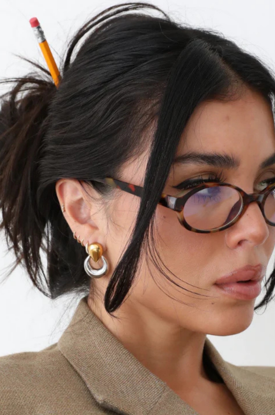 Two toned earrings
Waterproof, Tarnish Free & Hypoallergenic
Stainless Steel
Silver and gold two toned earrings