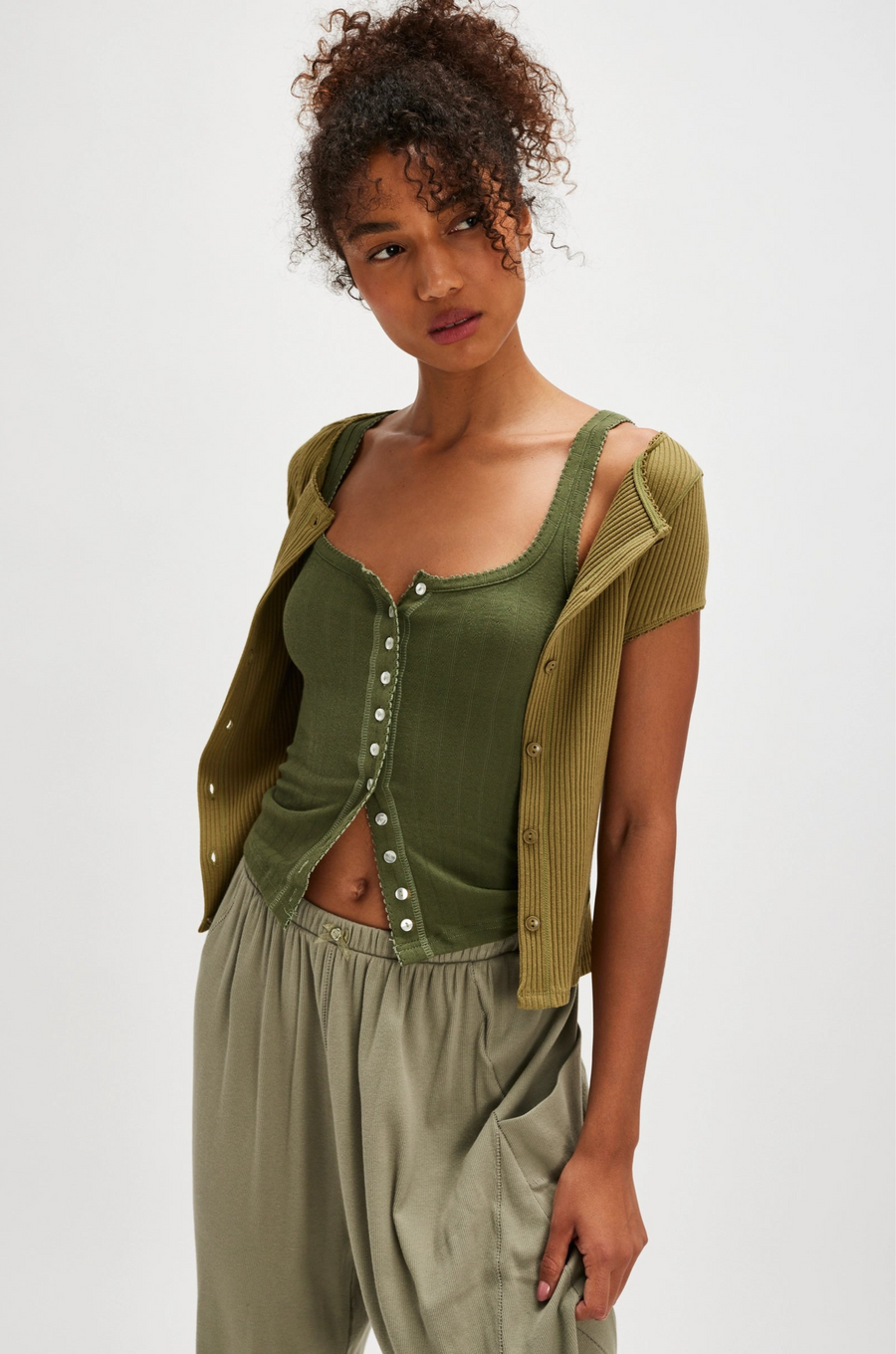 Button down timeless tank top
Wide square neckline and pointelle detail
Scoop back
Soft cotton fabrication
Slim fit, hip length