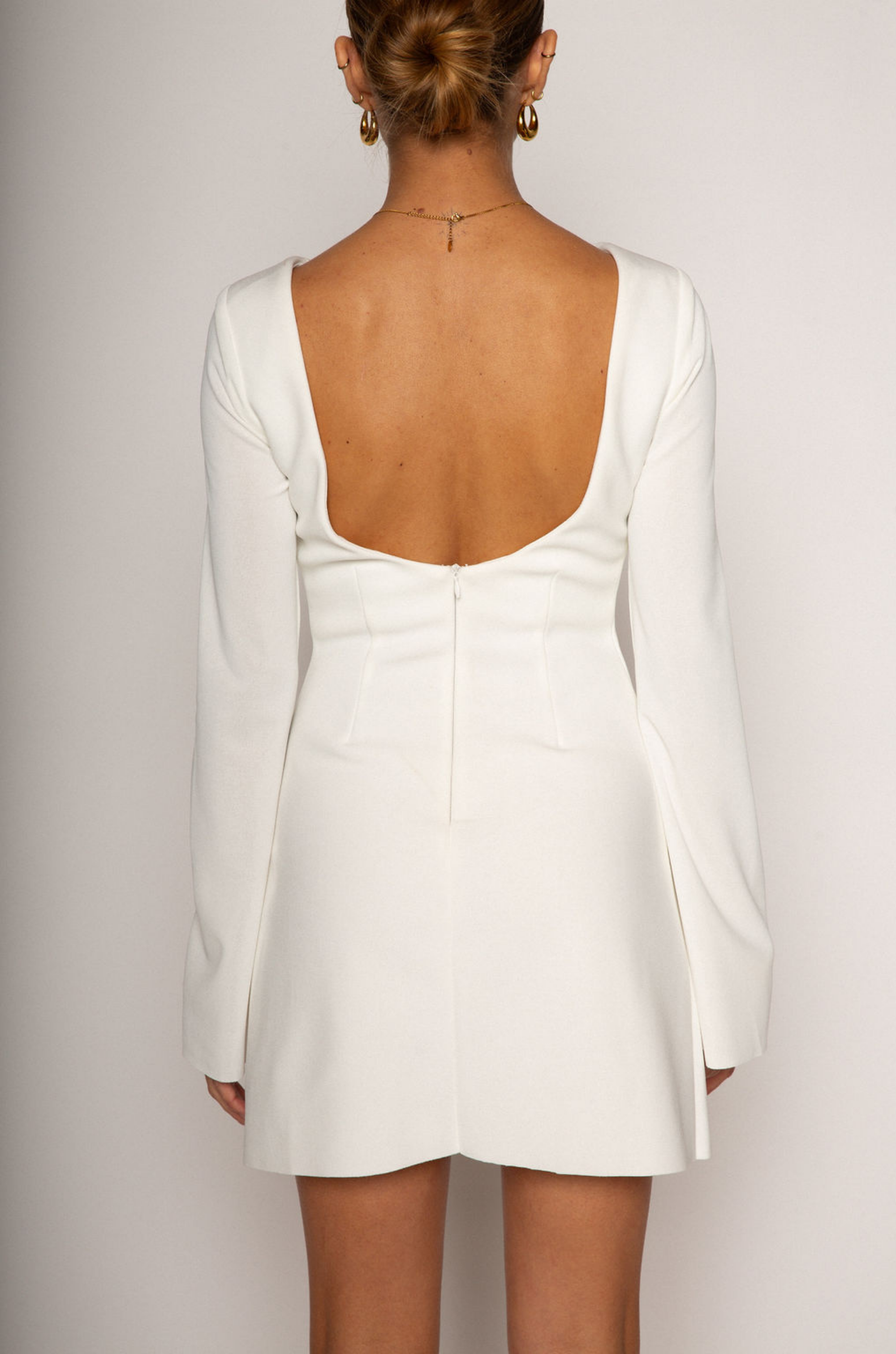 Stretch woven long sleeve dress
white mini long sleeve dress
Boatneck
Faux front pockets
Open back
Back hook and eye and zipper closures
Partially lined
Raw edge hem
bridal shower dress
night before dress
bridal dress
