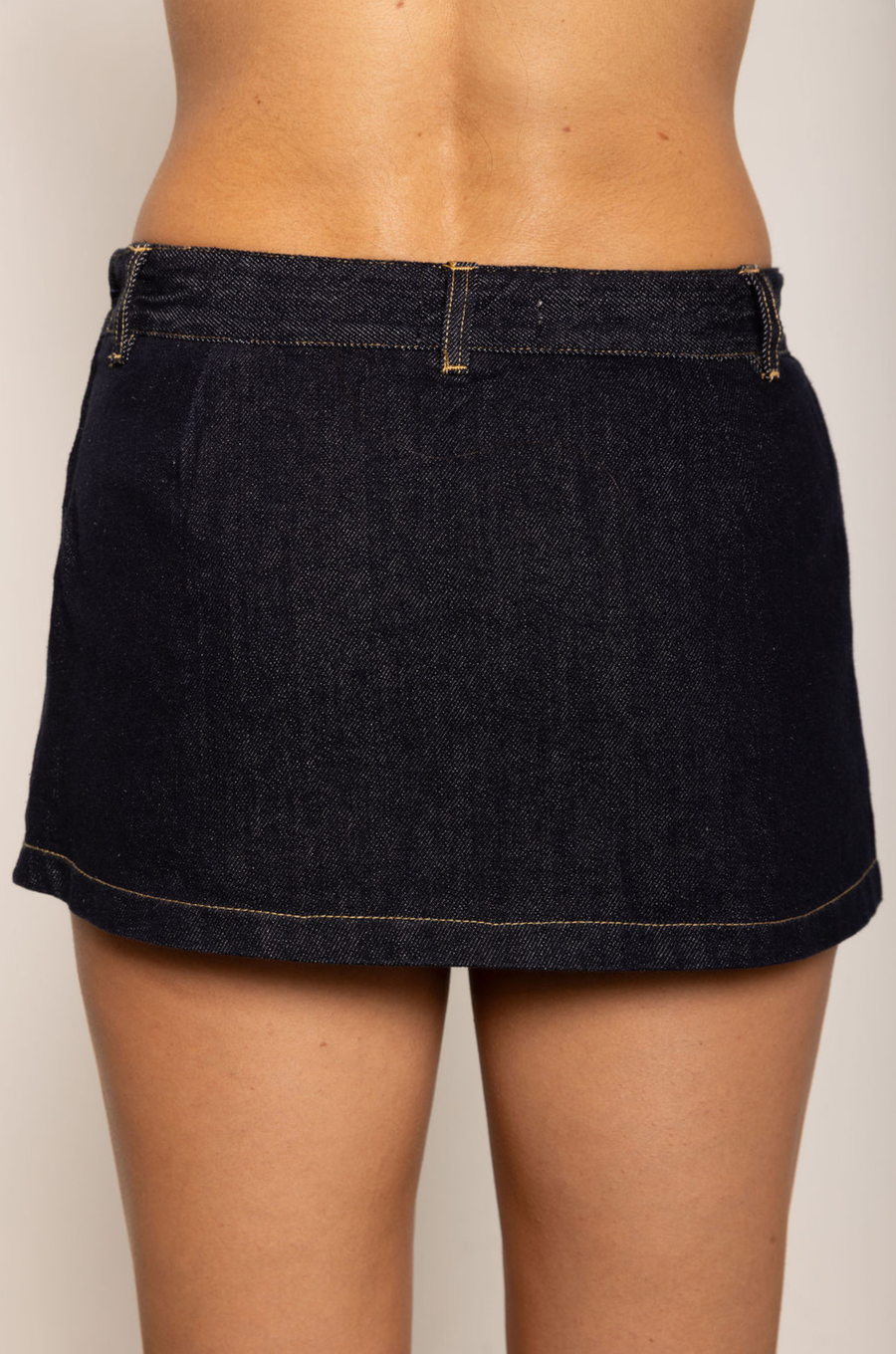 Denim mini skirt
Mid rise
Dark wash
Inner shorts lining
3 pocket construction
Side zipper closure
Belt loops
dark denim mini skirt 
dark denim mini skort
fall outfit
thanksgiving outfit