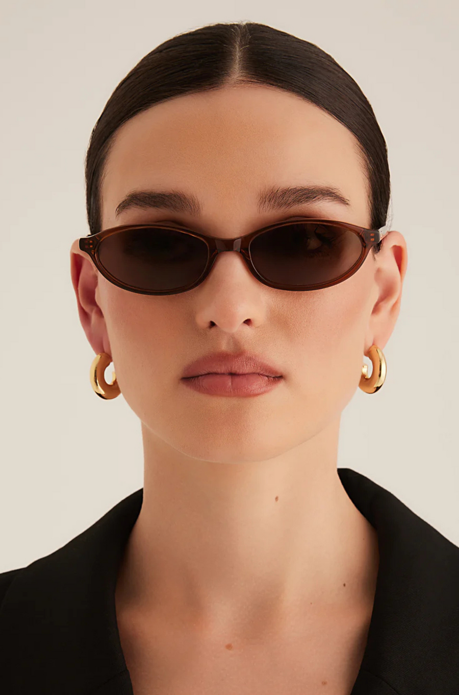 brown Oval sunglasses
Gold hardware engraved with Banbé logo on outer left arm
Scratch resistant/category 3/polarised lens
100% UV protection
Acetate frame
Width: 10.4cm / Lens Height: 3cm / Arm Length: 14cm / Nose Bridge: 1.9cm
