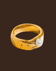 Pave 18k gold plated non-tarnish pearl band ring. Not adjustable.
gold ring with pearl
