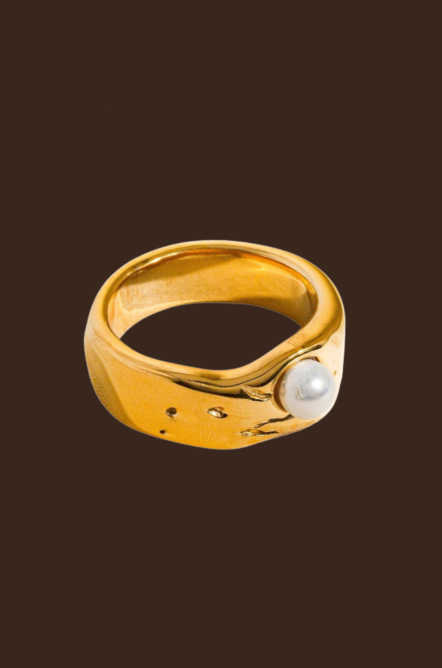 Pave 18k gold plated non-tarnish pearl band ring. Not adjustable.
gold ring with pearl