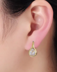 14K gold filled clear CZ teardrop earrings
French hook
Brass/14K Gold-Filled/Cubic Zirconia
Size: 17.6mm x 8.9mm x 4.7mm
Lead Free/Nickel Free