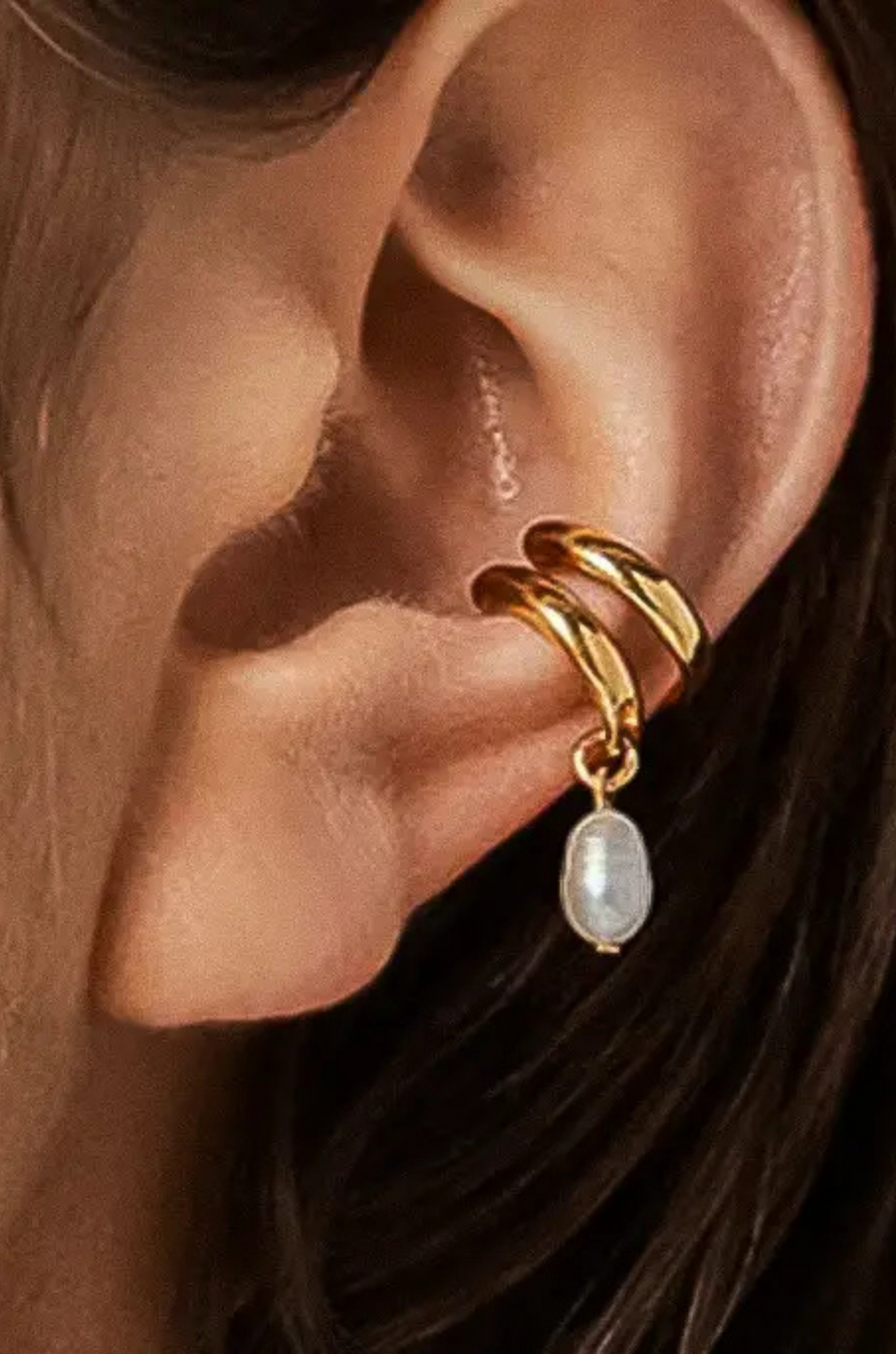 18K Gold Non-Tarnish Freshwater Pearl Hoop Ear Cuff
18K Gold Plating
Freshwater Pearl Stainless Steel
Long Side Measurement: 0.9"
Short Size Measurement: 0.53" Diameter
Lead and Nickel Free
Hypoallergenic
Water Resistant