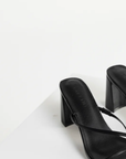 black Cross over strap heels
Squared toe
Block heel