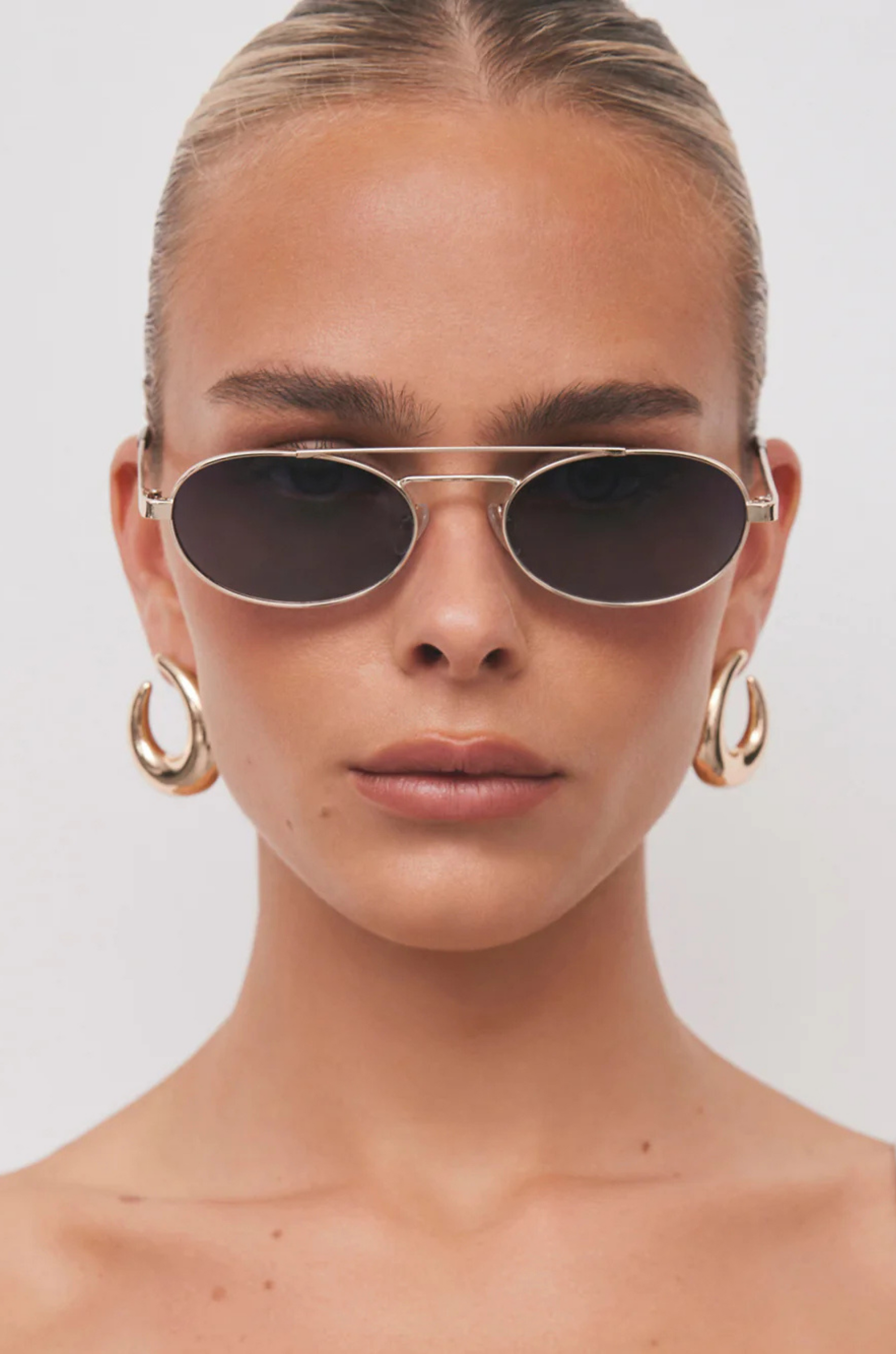 black and gold Round aviator sunglasses